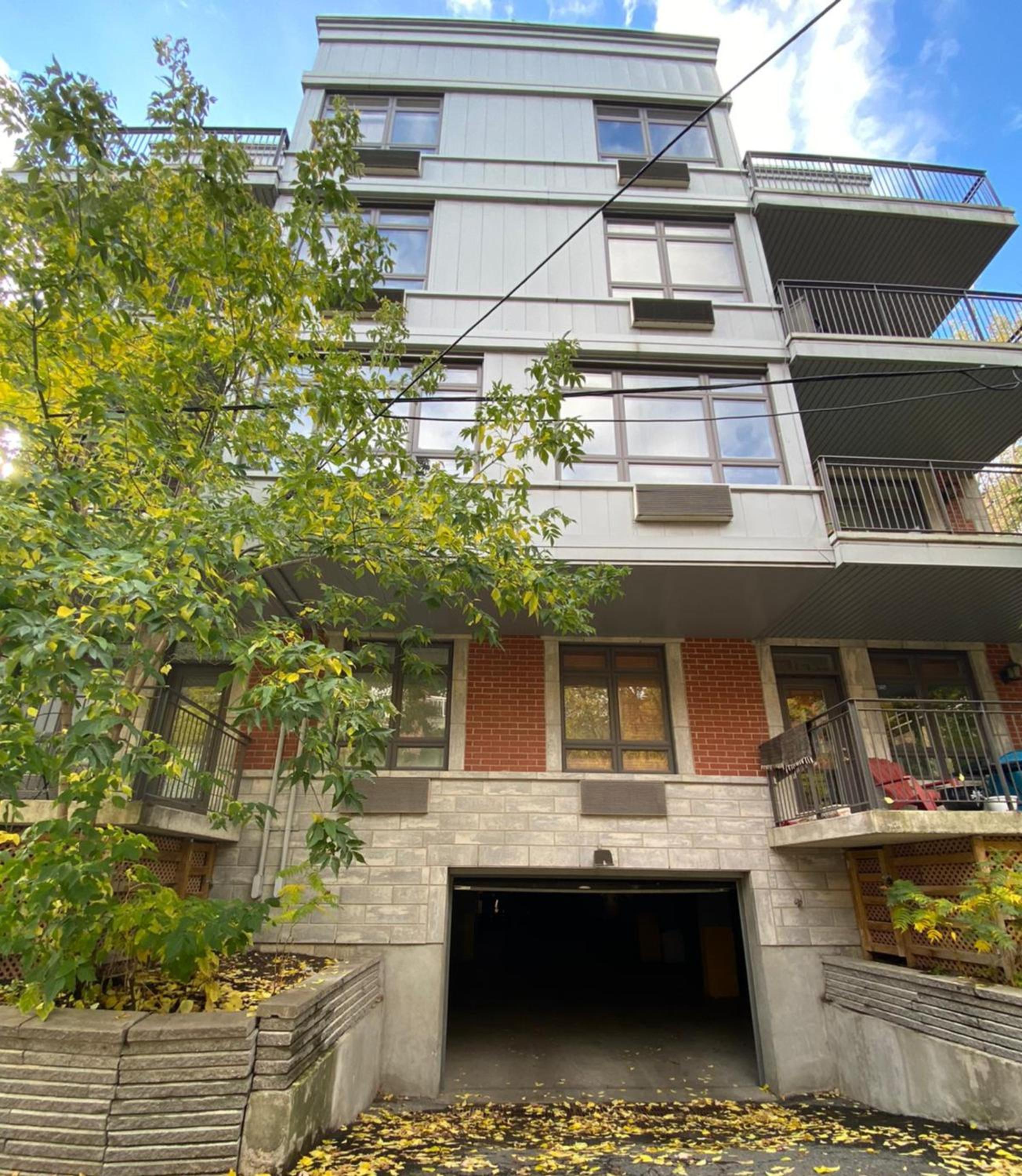 ApartHotelMontreal by Les Terrasses Saint Urbain 2225I2