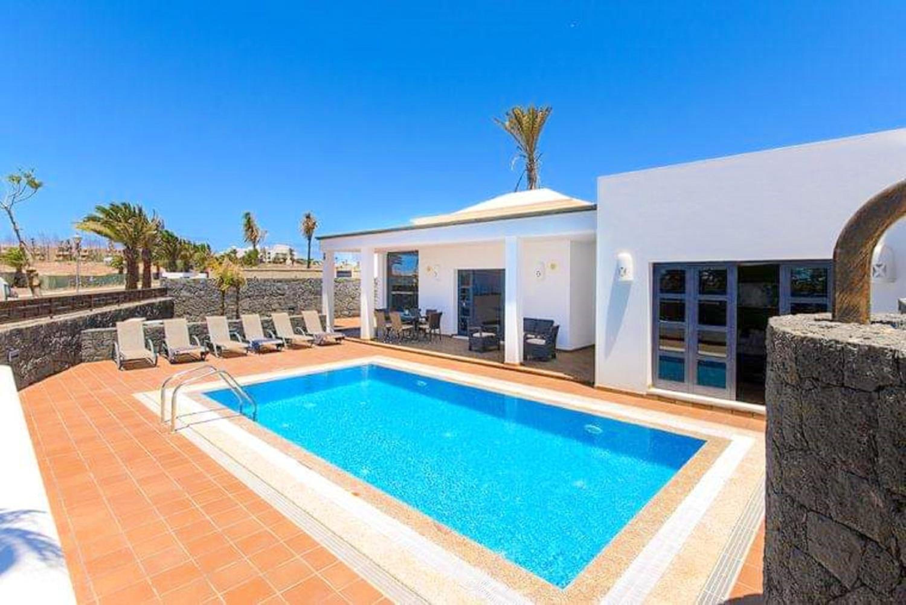 Charming Villa in Playa Blanca with Private Pool view 3