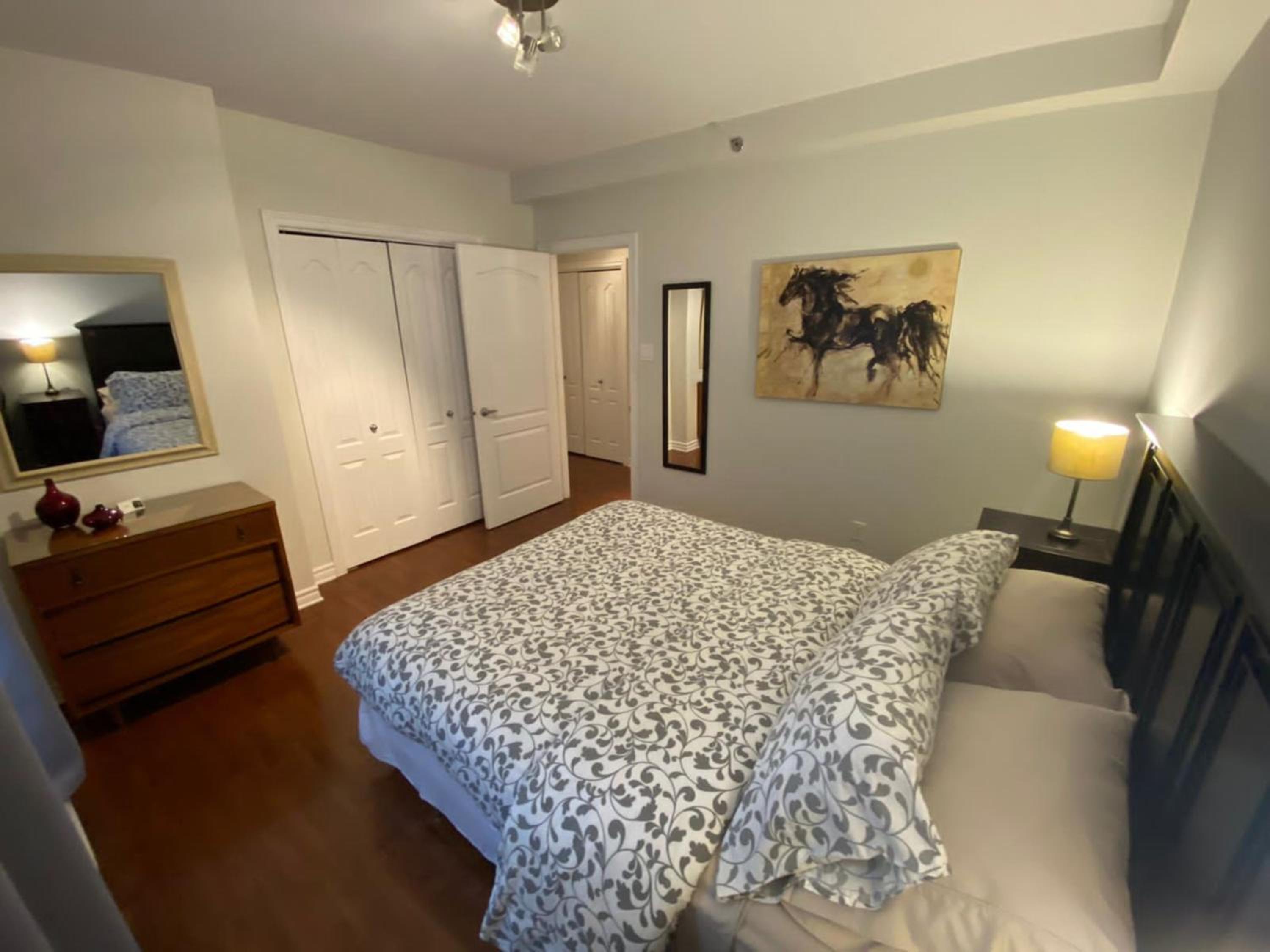ApartHotelMontreal by Les Terrasses Saint Urbain 2225I2