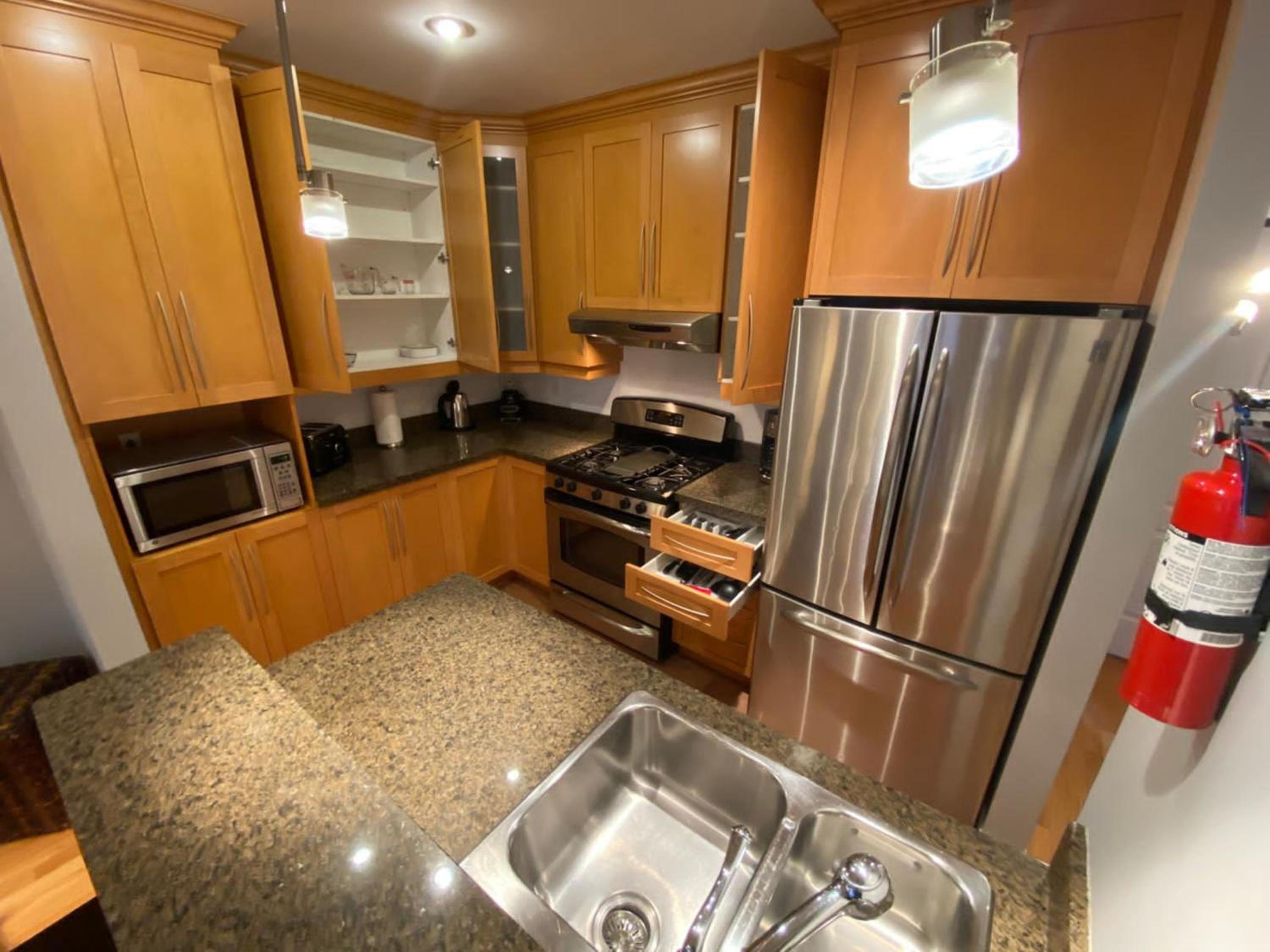 ApartHotelMontreal by Les Terrasses Saint Urbain 2225I2
