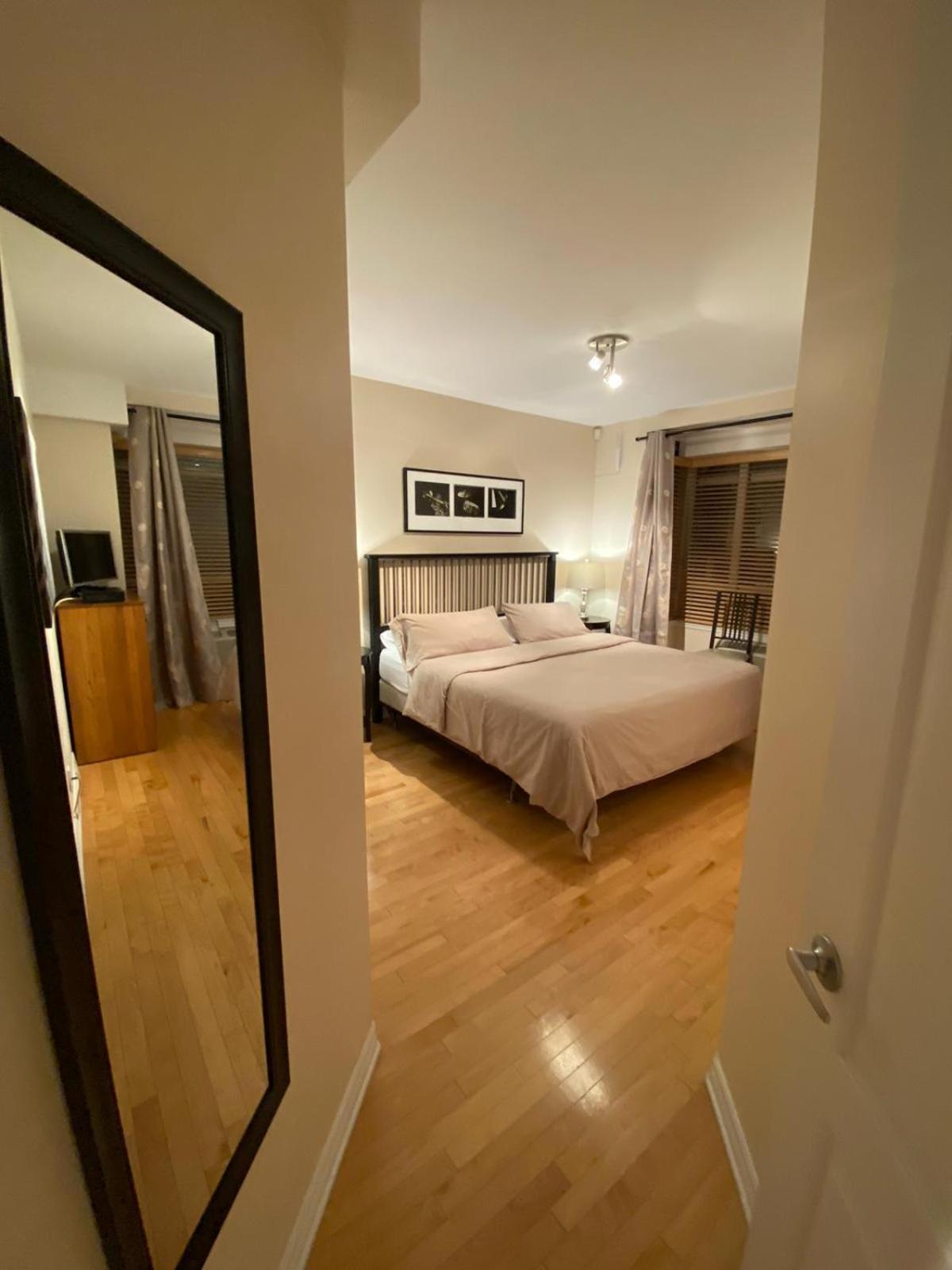 ApartHotelMontreal by Les Terrasses Saint Urbain 2225I2