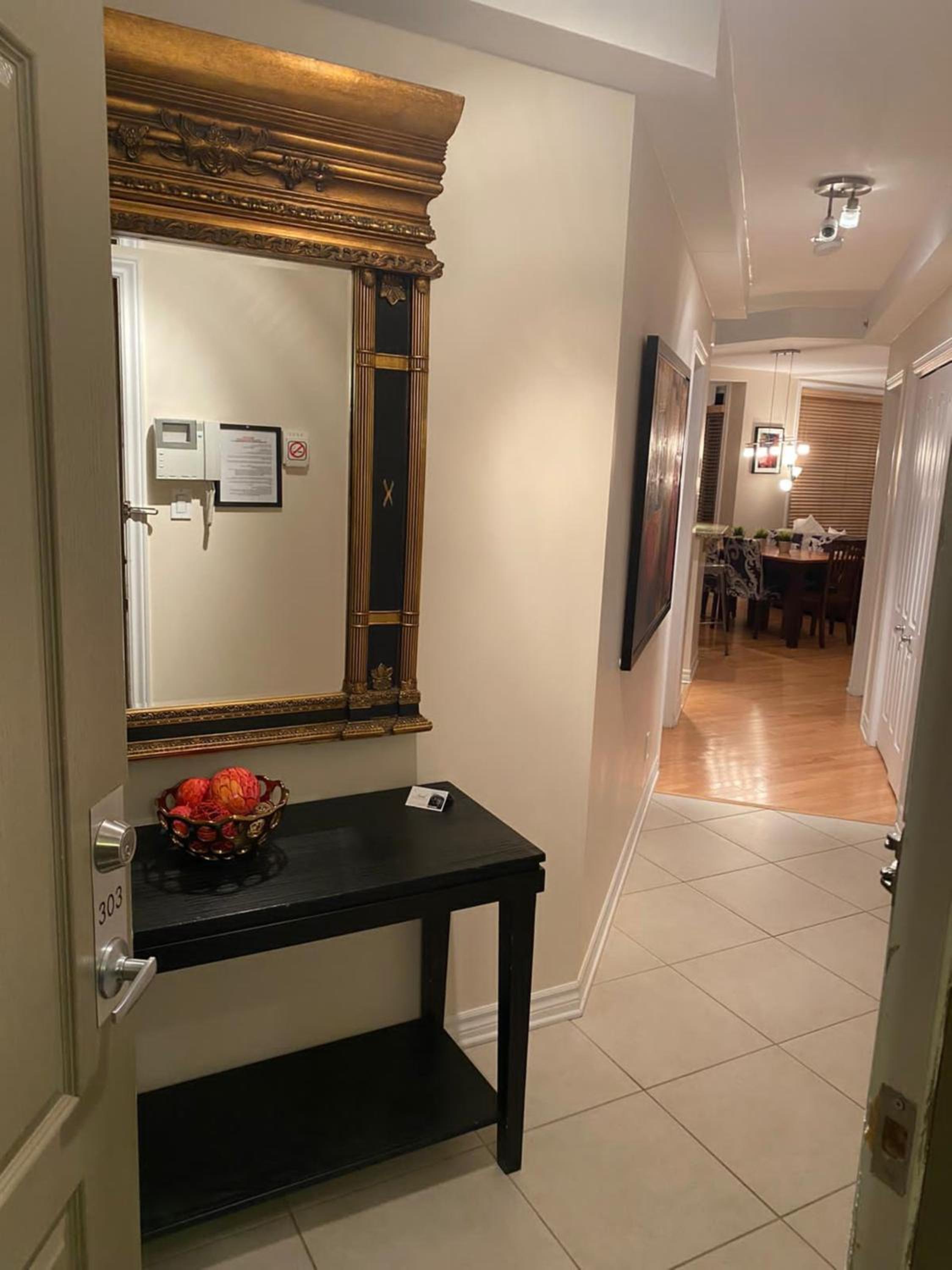 ApartHotelMontreal by Les Terrasses Saint Urbain 2225I2