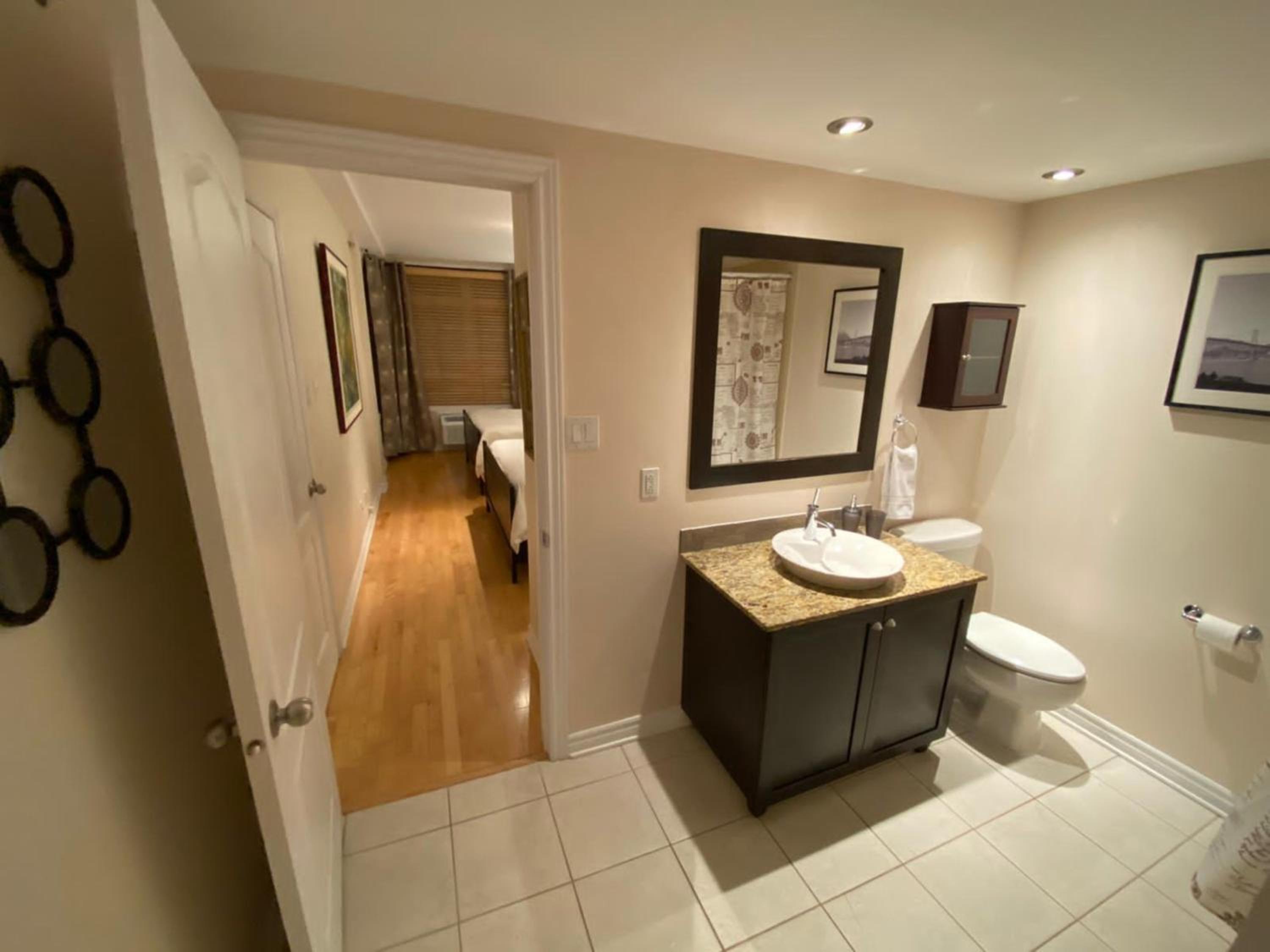 ApartHotelMontreal by Les Terrasses Saint Urbain 2225I2
