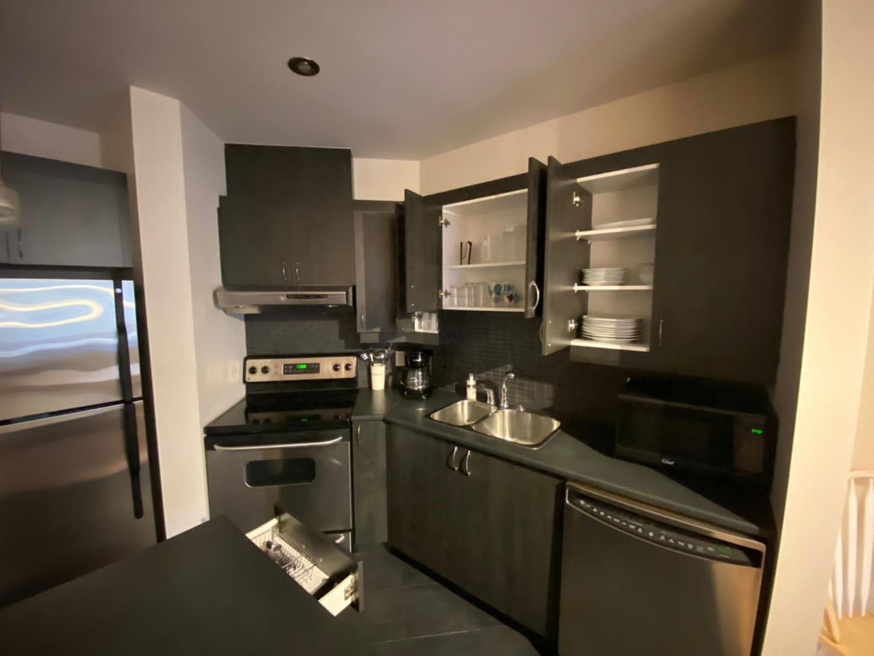 ApartHotelMontreal by Les Terrasses Saint Urbain 2225I2