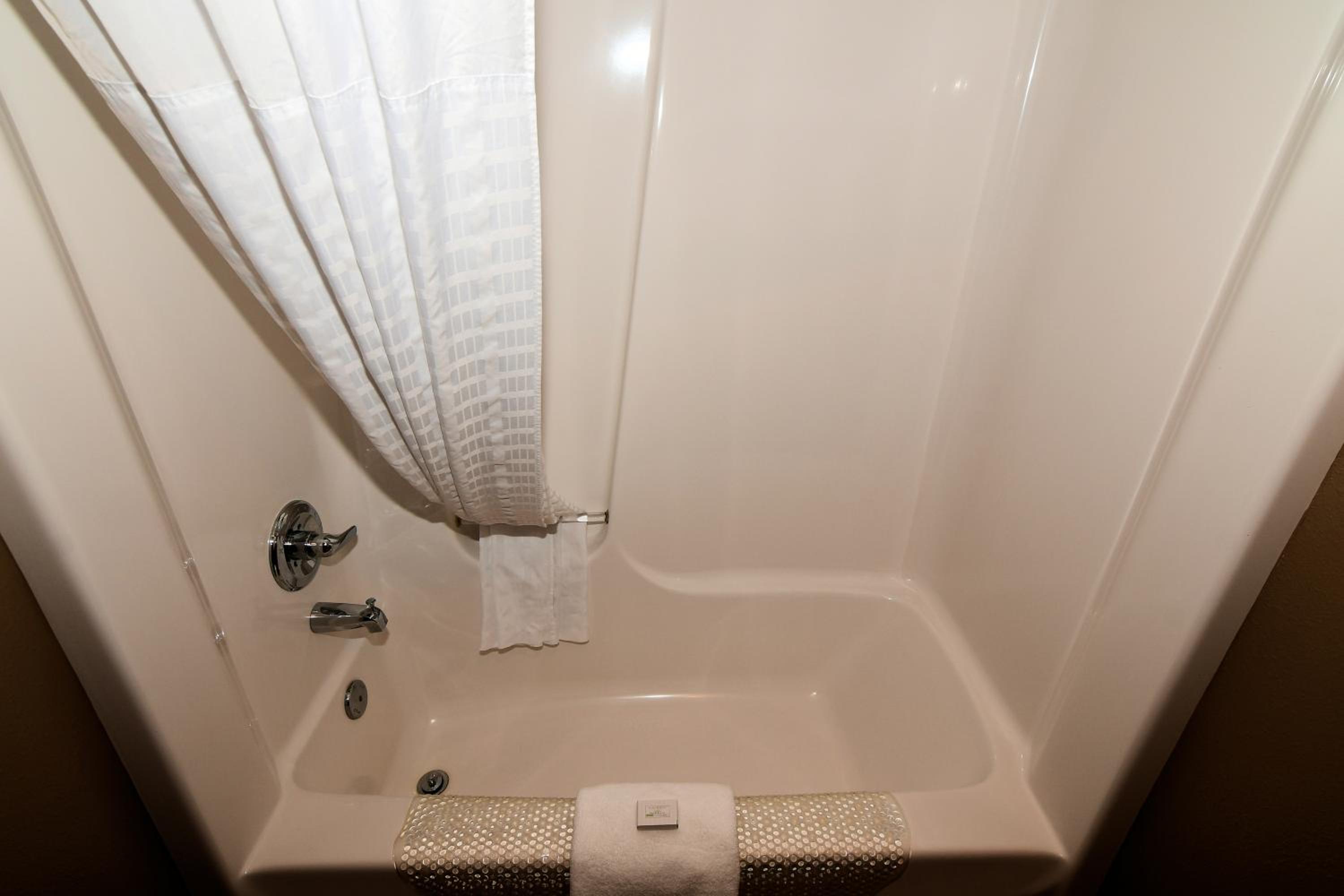 Cobblestone Inn & Suites - Denison | Majestic Hills