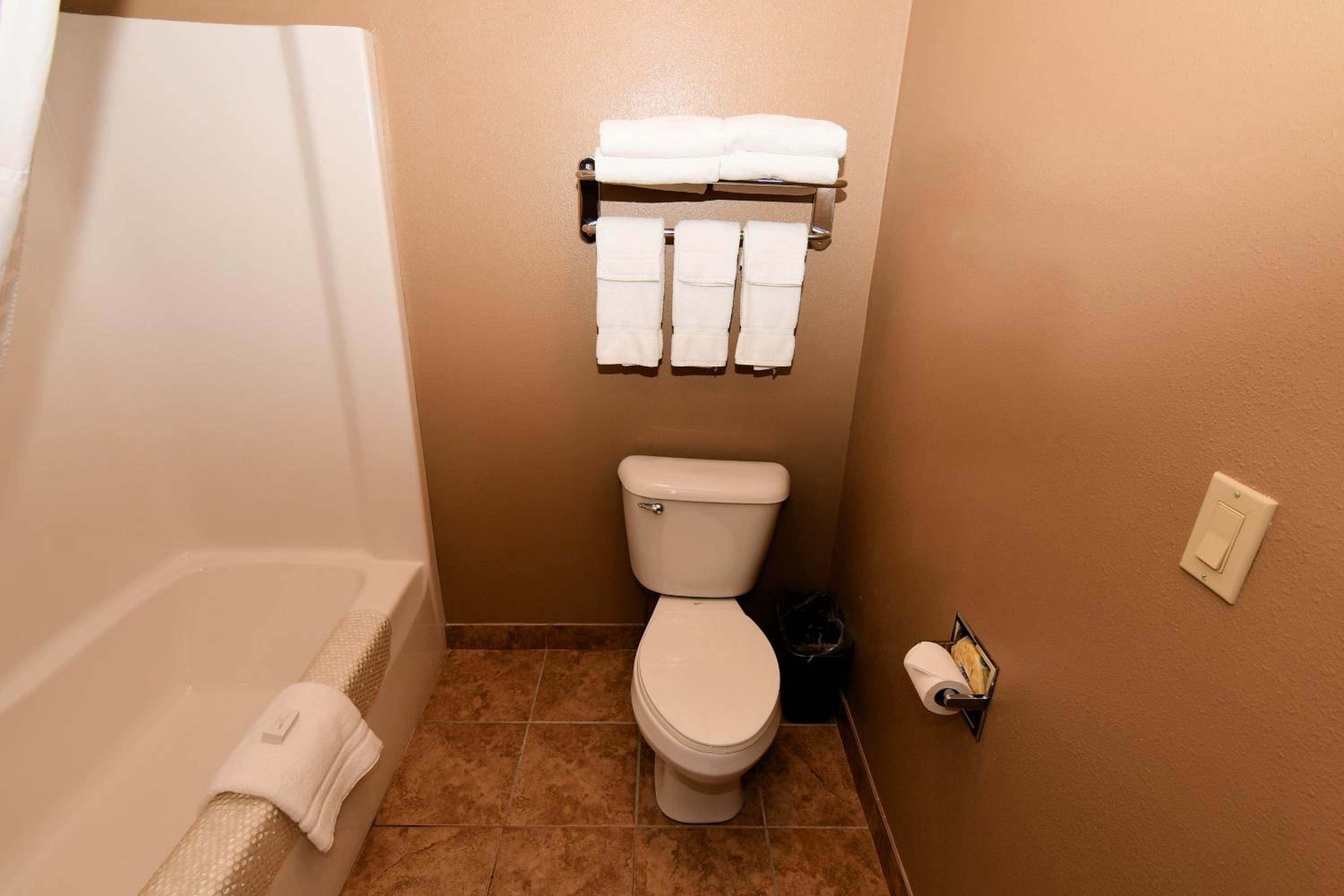 Cobblestone Inn & Suites - Denison | Majestic Hills