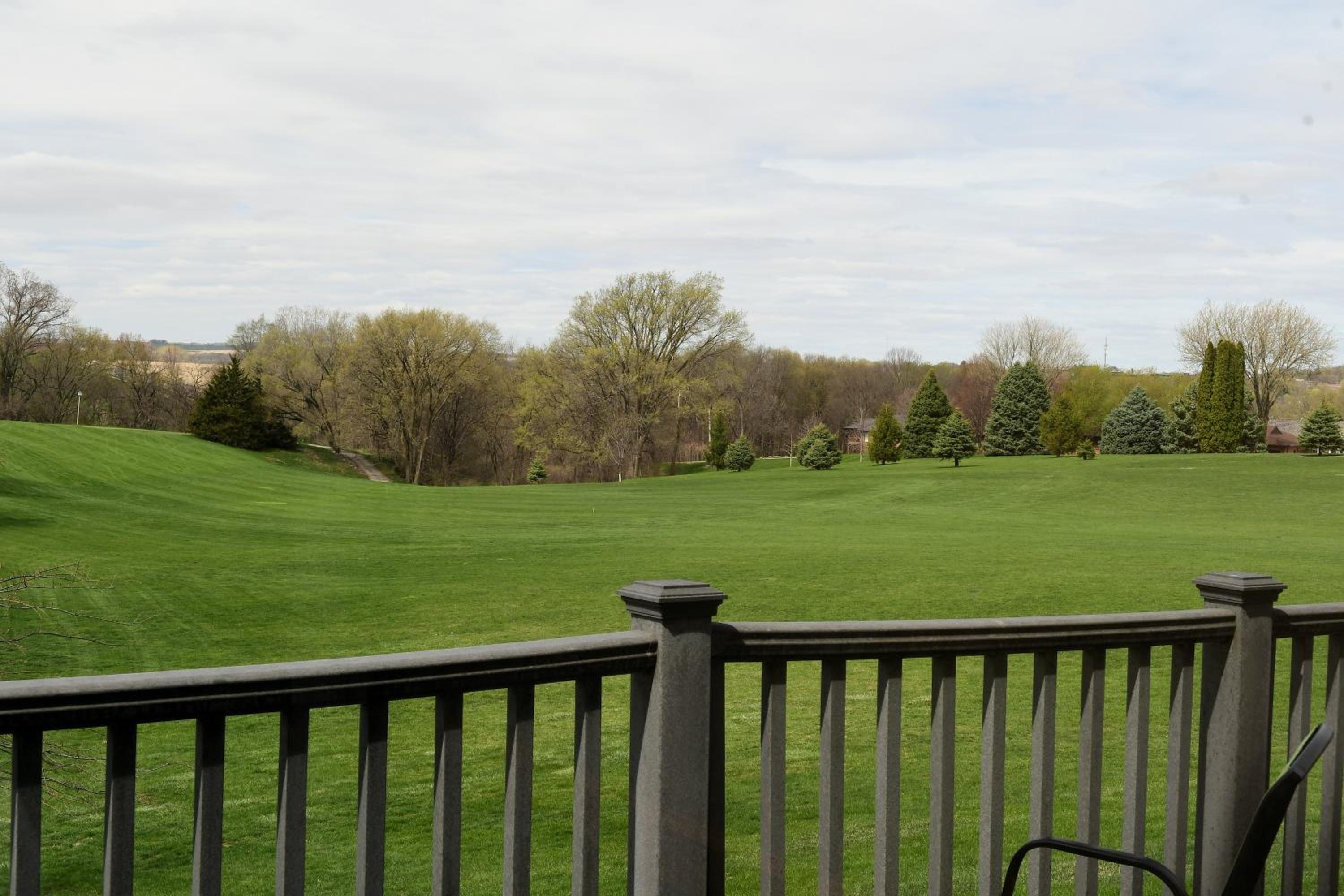 Cobblestone Inn & Suites - Denison | Majestic Hills
