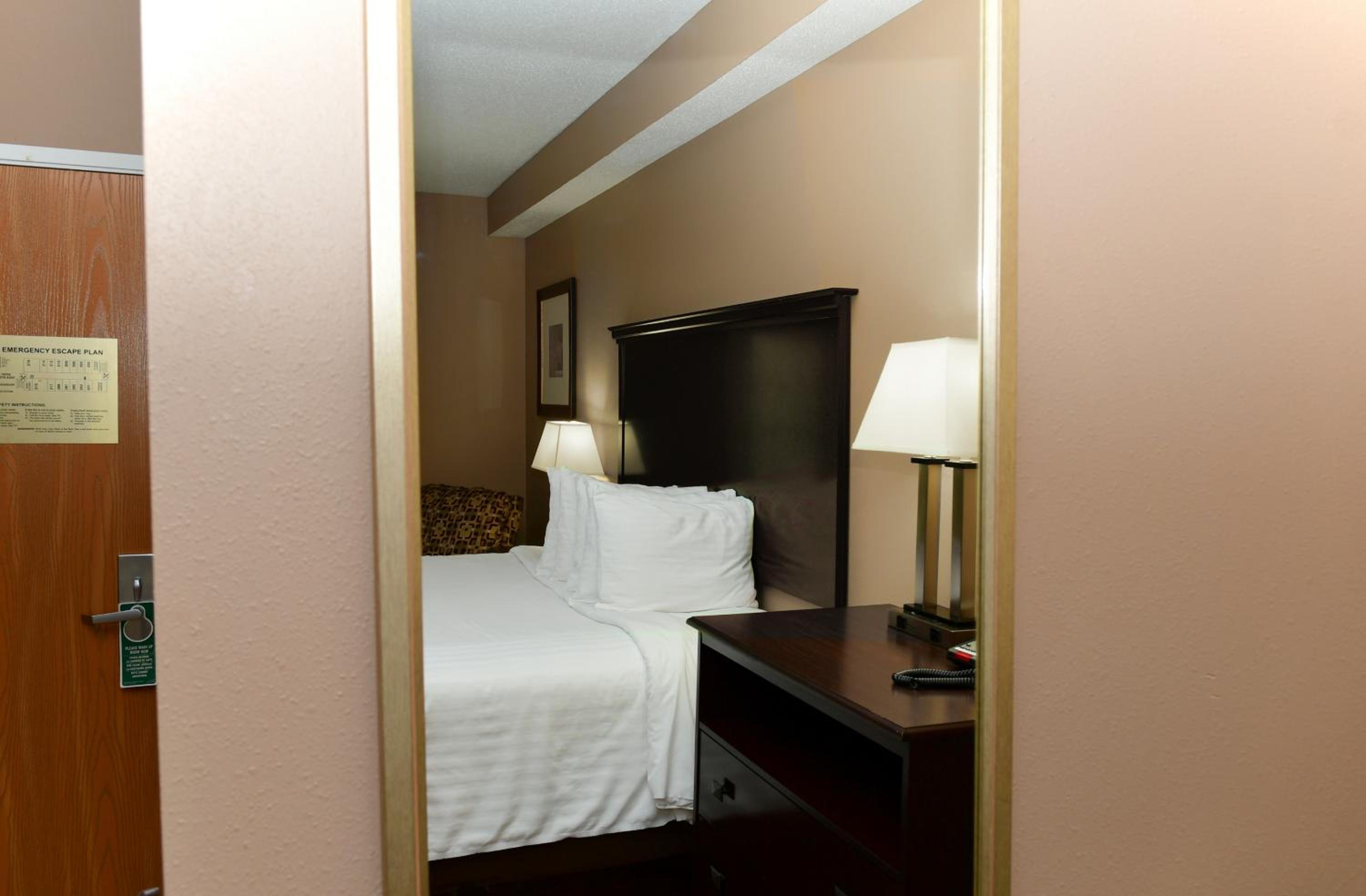 Cobblestone Inn & Suites - Denison | Majestic Hills