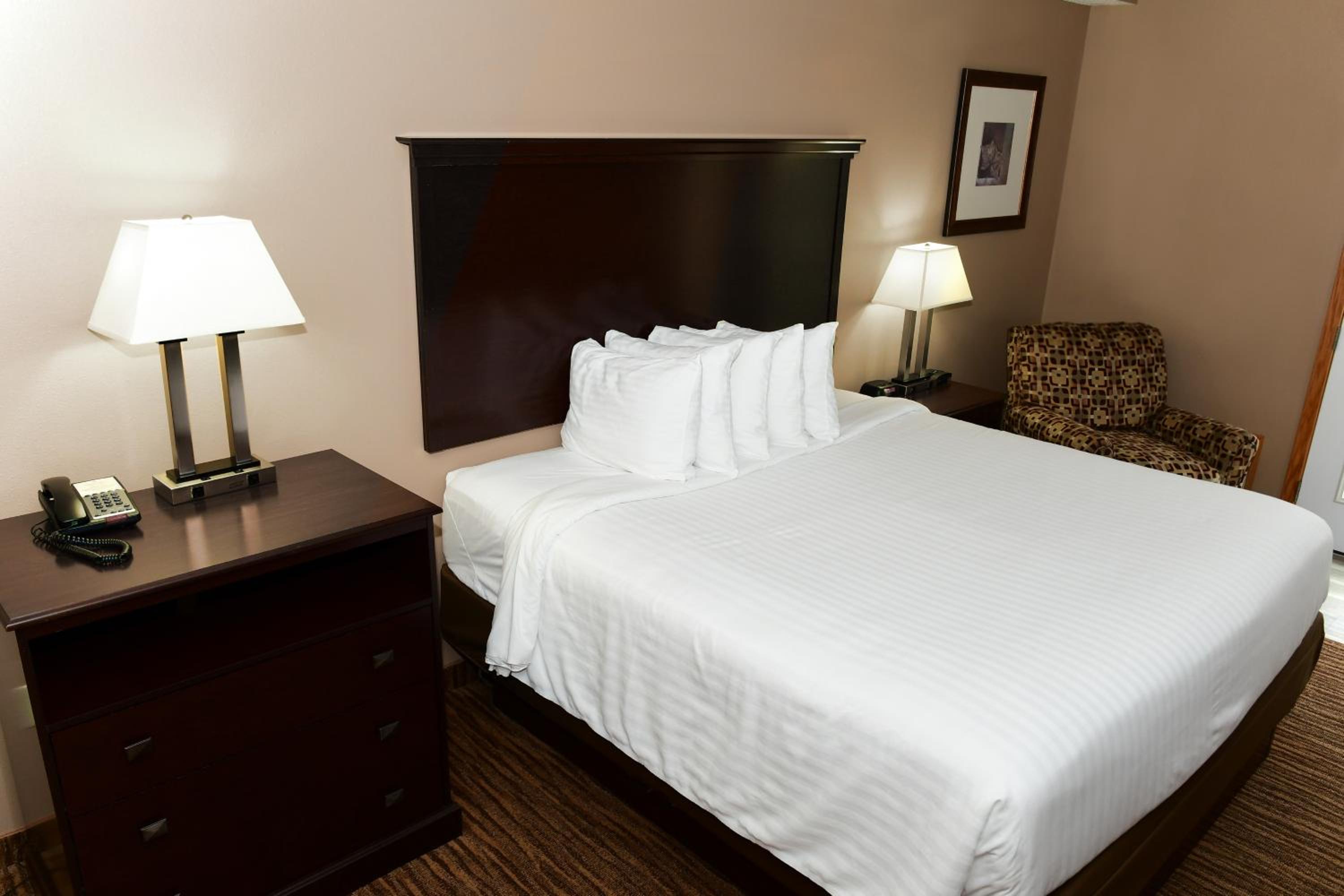 Cobblestone Inn & Suites - Denison | Majestic Hills
