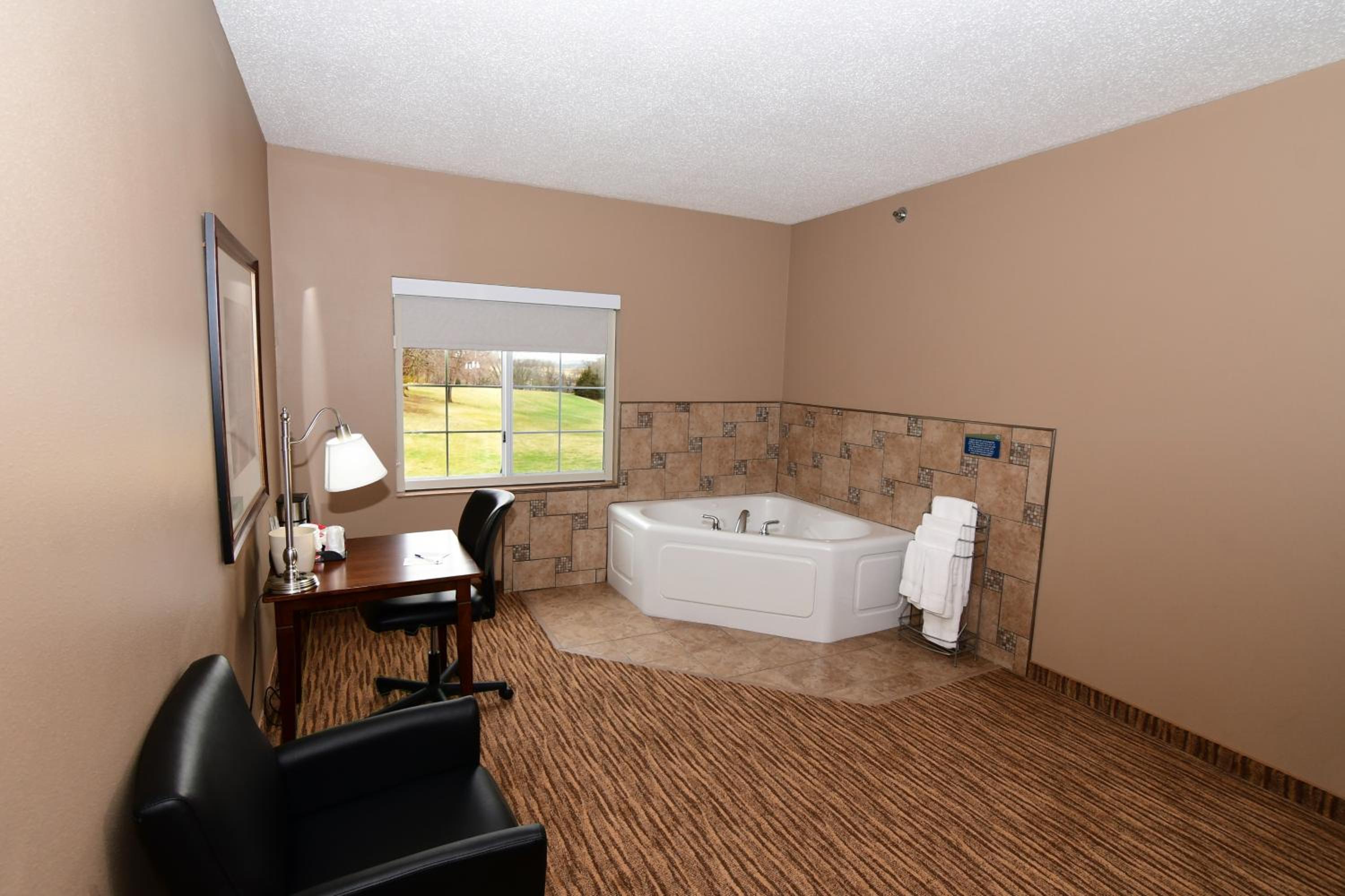 Cobblestone Inn & Suites - Denison | Majestic Hills