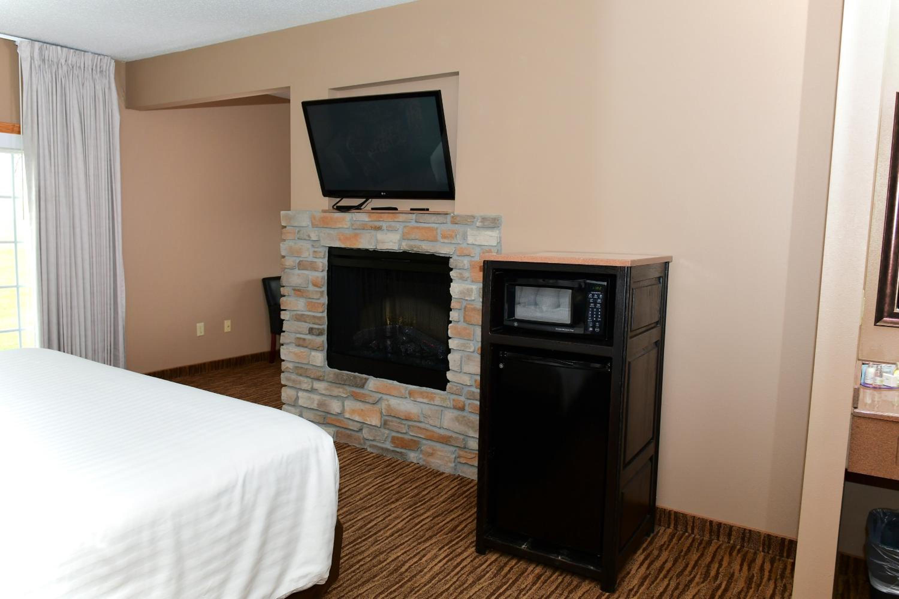 Cobblestone Inn & Suites - Denison | Majestic Hills