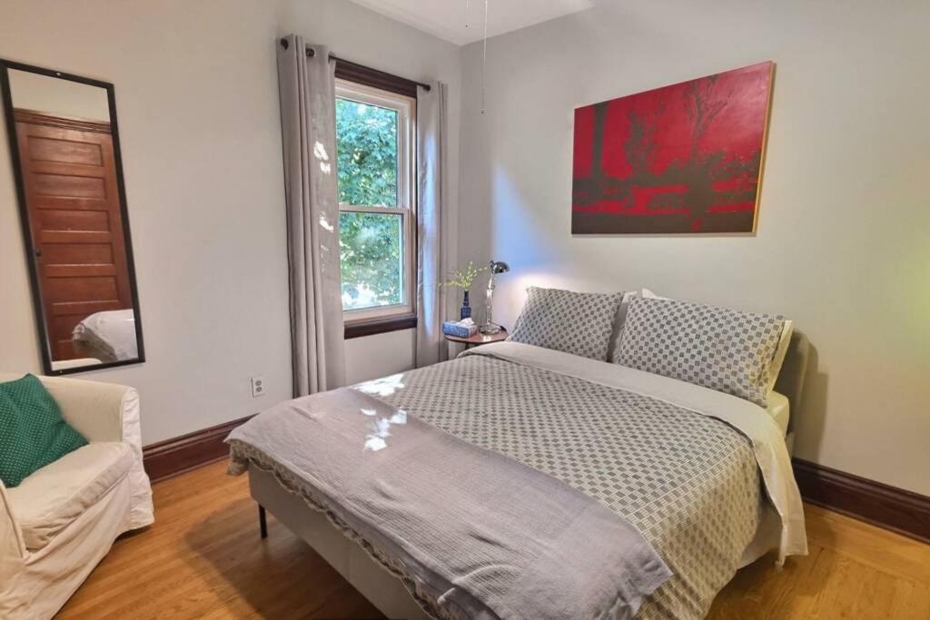 Dundurn Dwelling-Charming Century Home