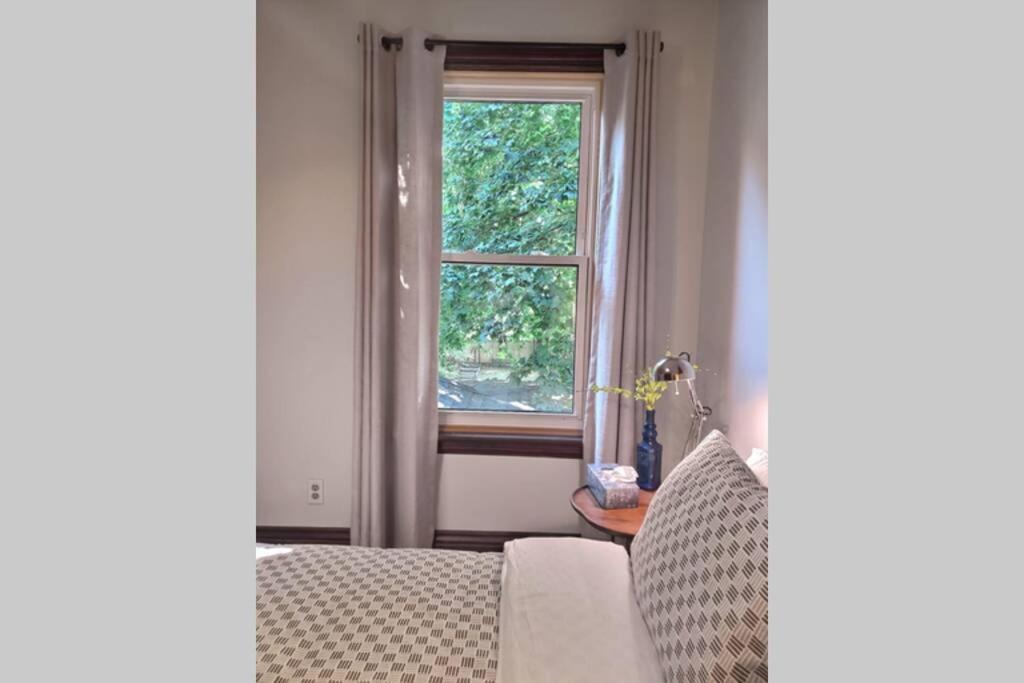 Dundurn Dwelling-Charming Century Home