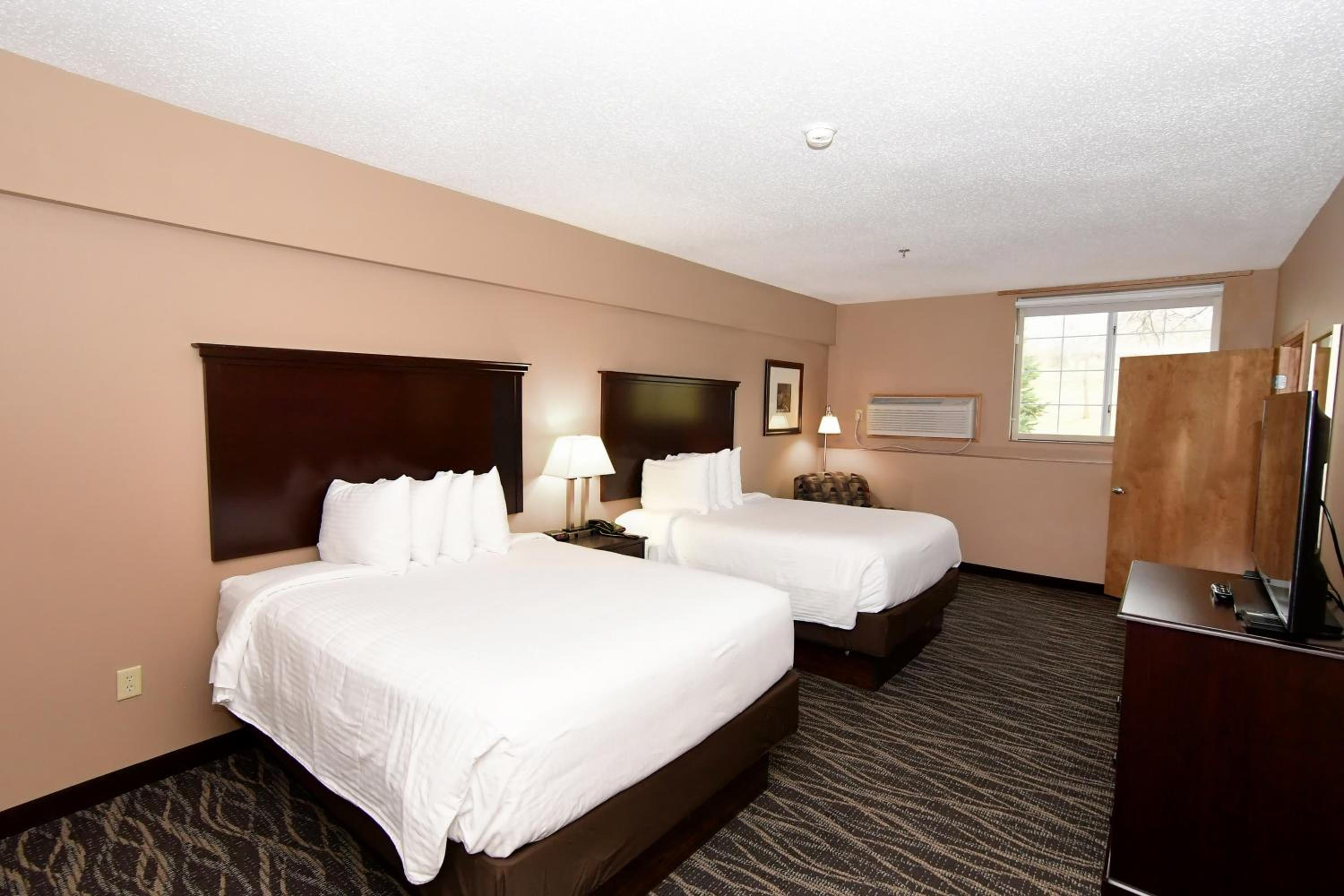 Cobblestone Inn & Suites - Denison | Majestic Hills