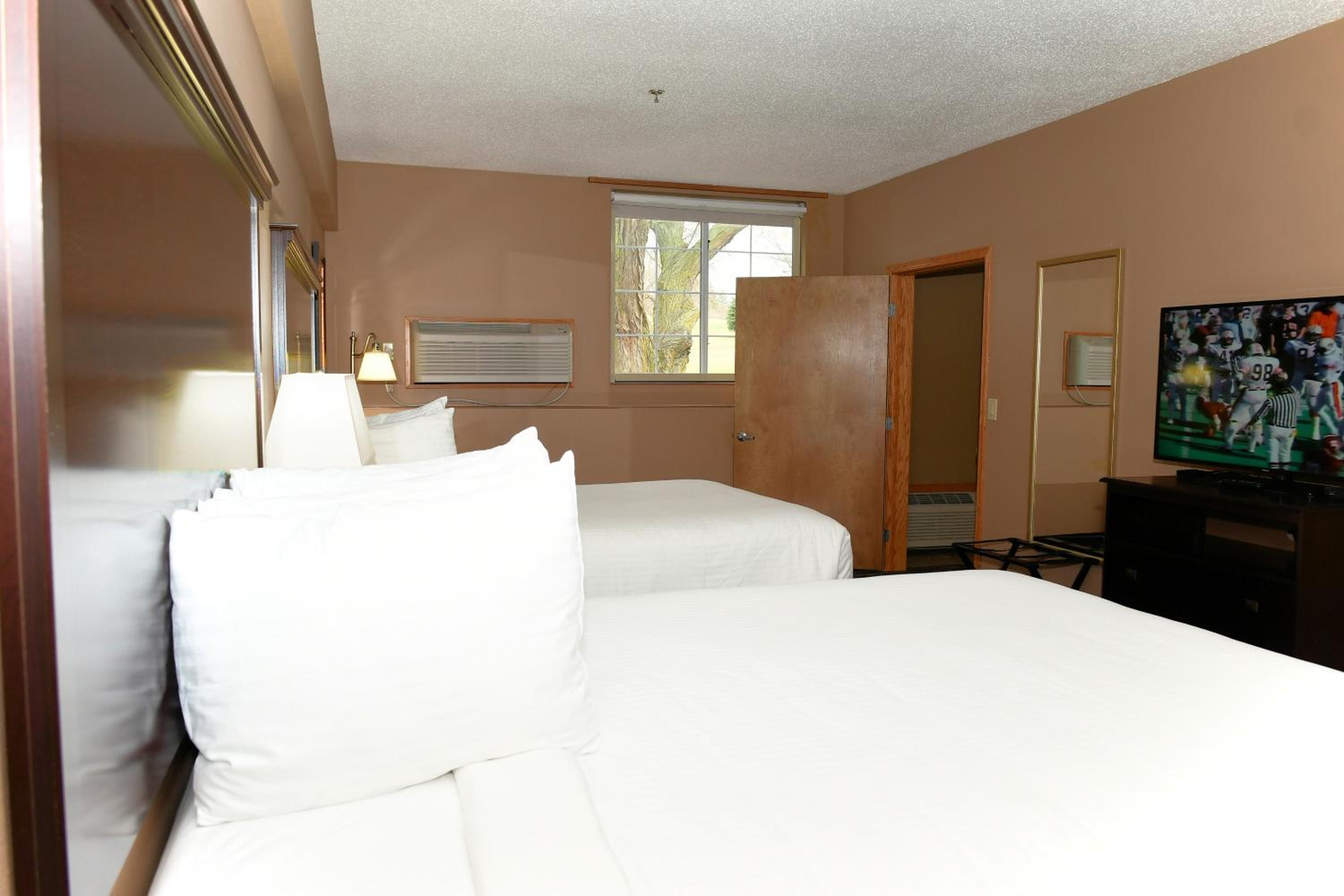 Cobblestone Inn & Suites - Denison | Majestic Hills