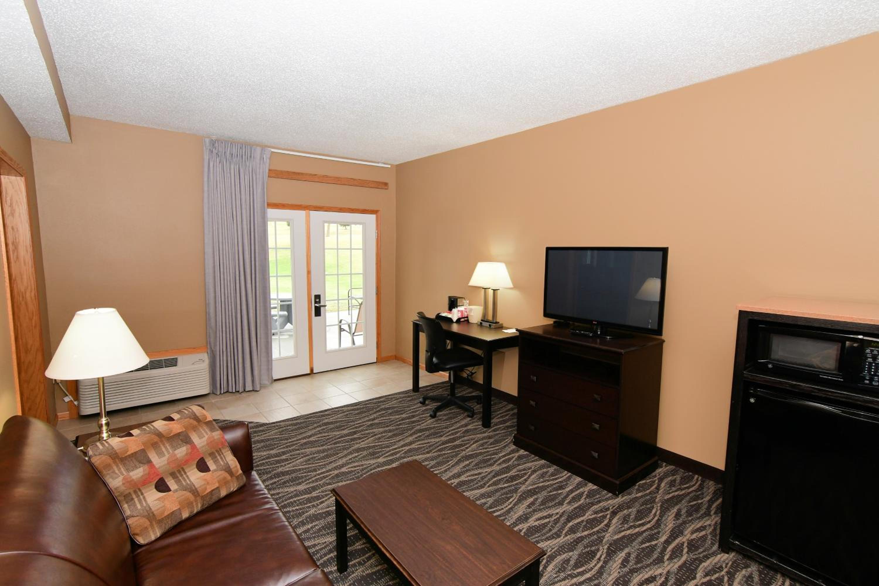 Cobblestone Inn & Suites - Denison | Majestic Hills