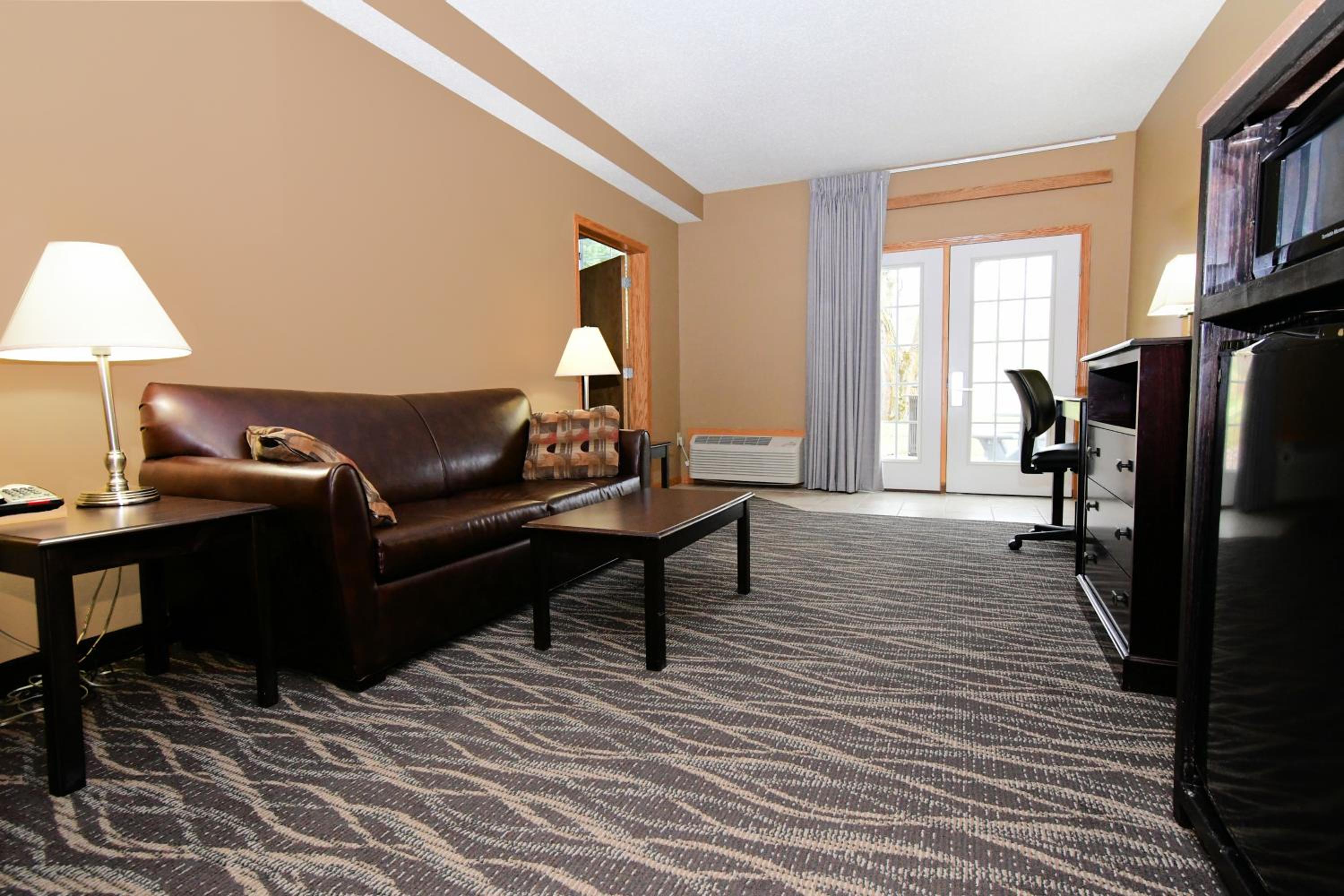 Cobblestone Inn & Suites - Denison | Majestic Hills