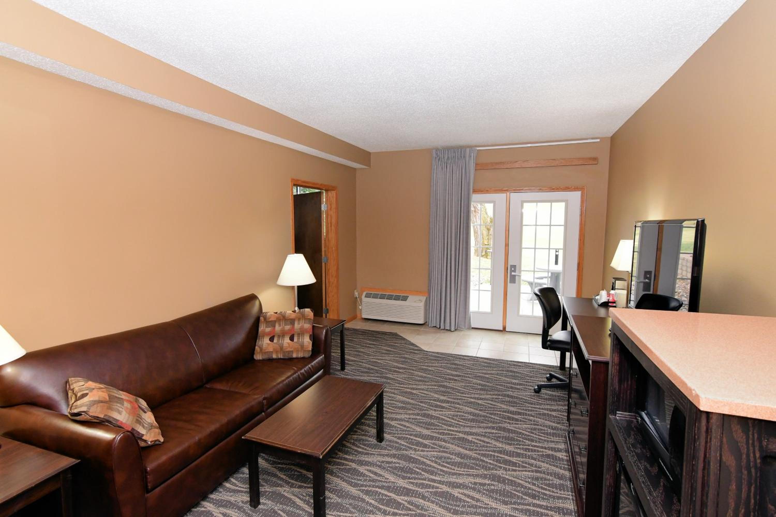 Cobblestone Inn & Suites - Denison | Majestic Hills