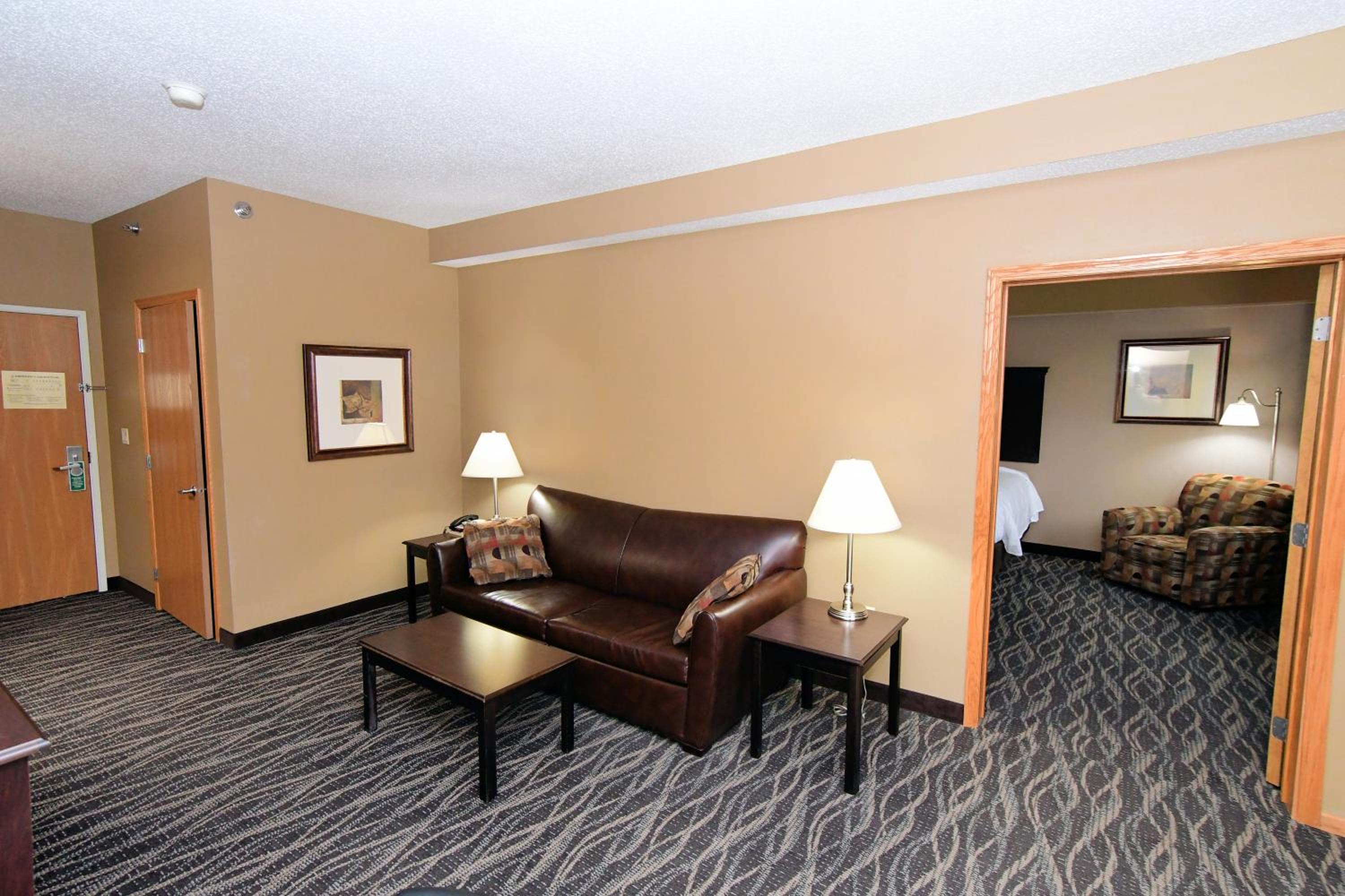 Cobblestone Inn & Suites - Denison | Majestic Hills