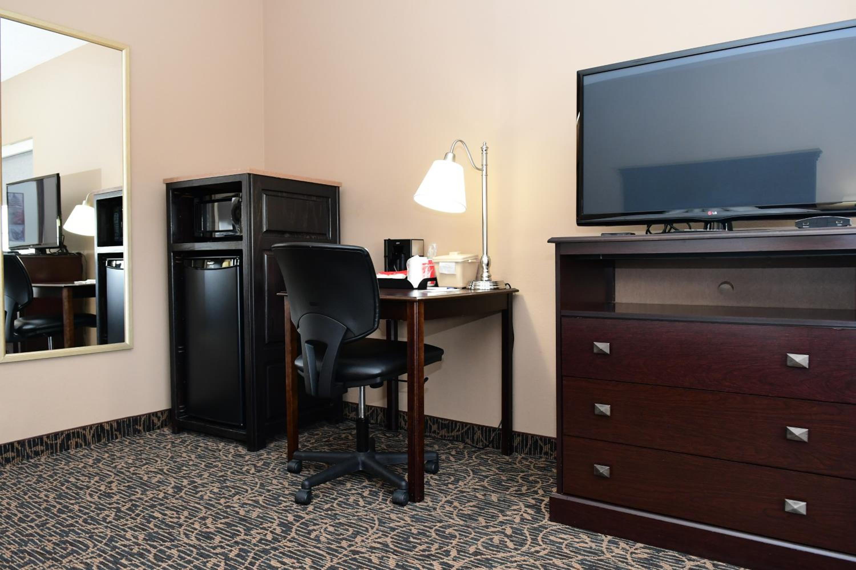 Cobblestone Inn & Suites - Denison | Majestic Hills