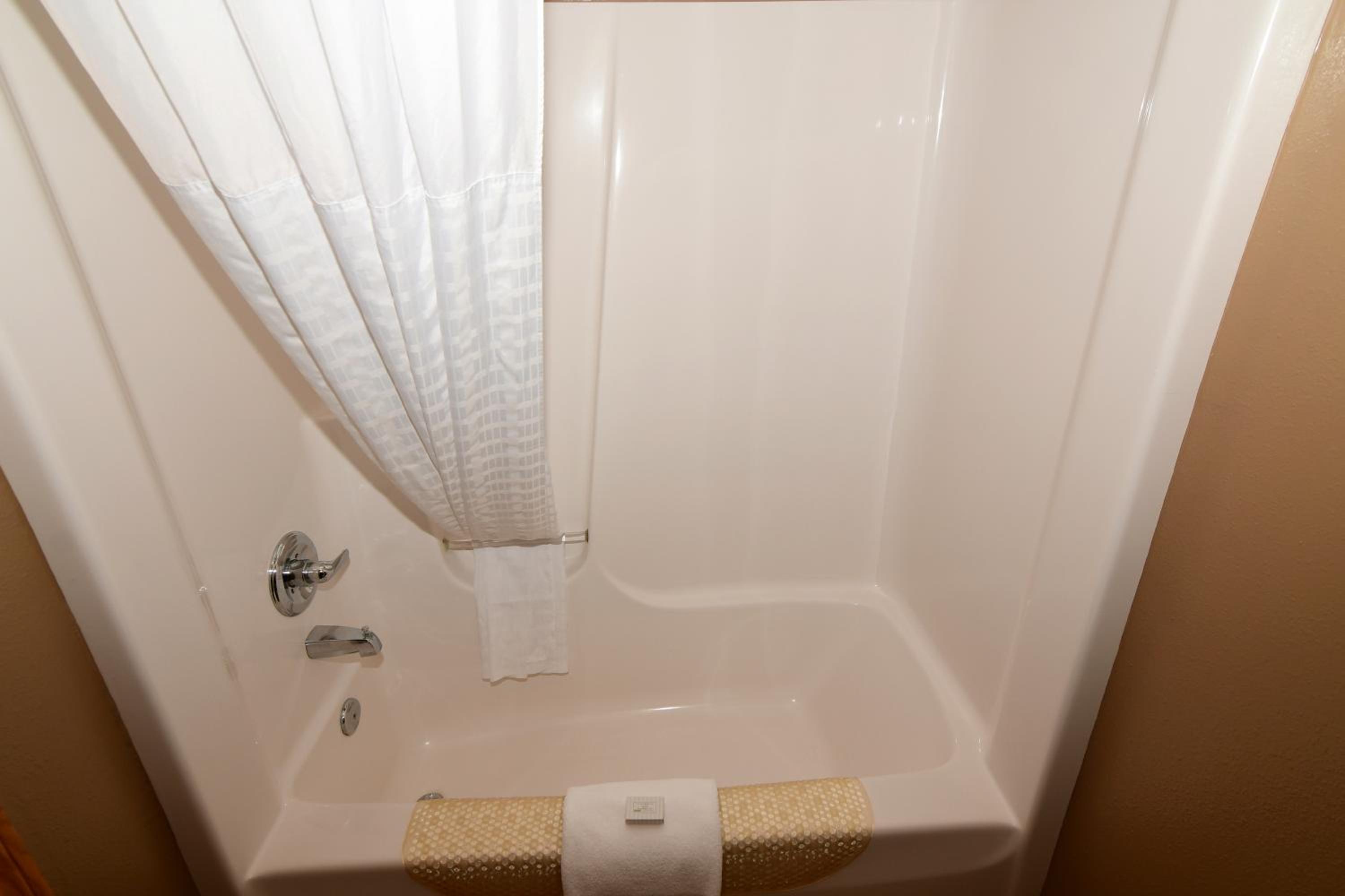 Cobblestone Inn & Suites - Denison | Majestic Hills