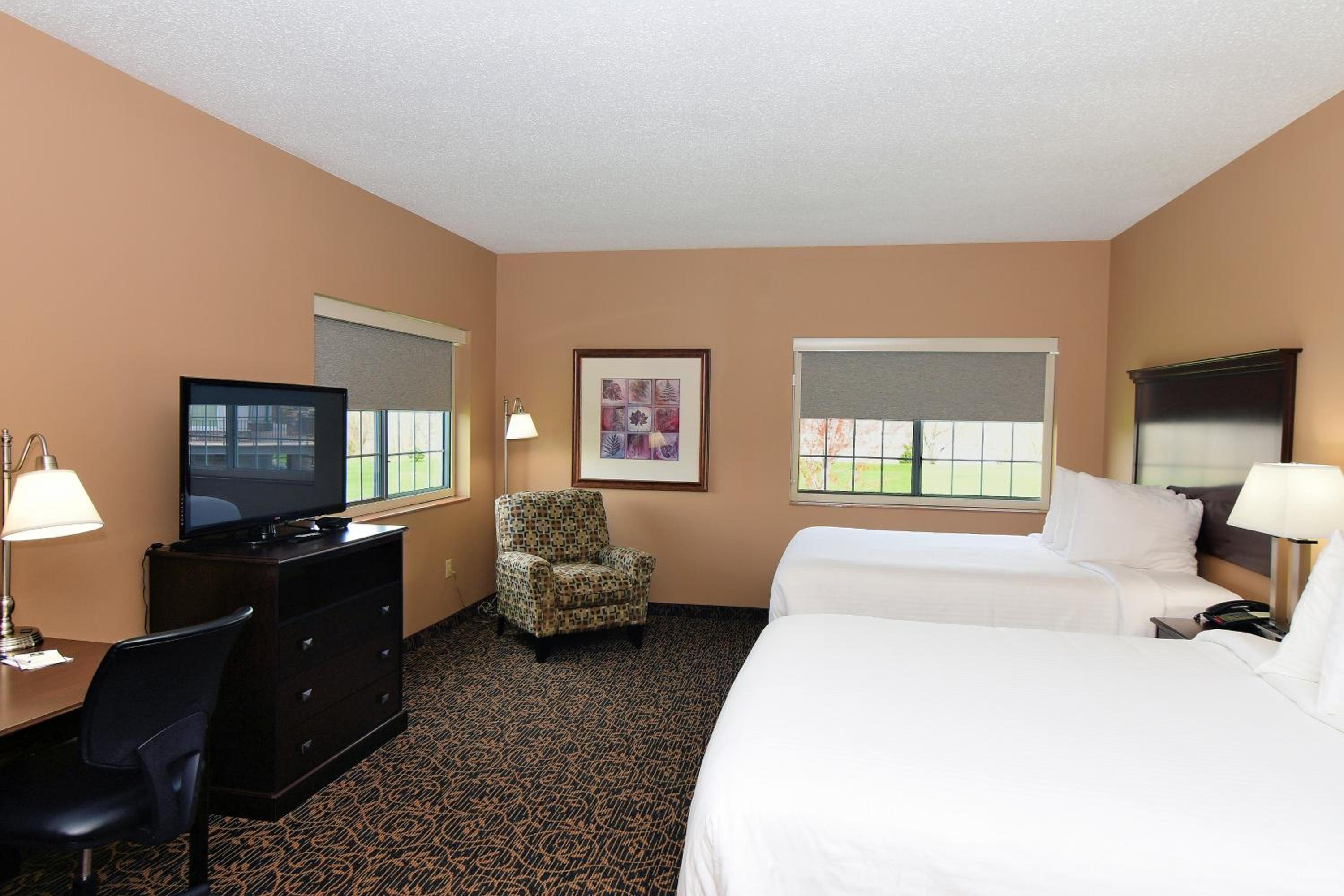 Cobblestone Inn & Suites - Denison | Majestic Hills
