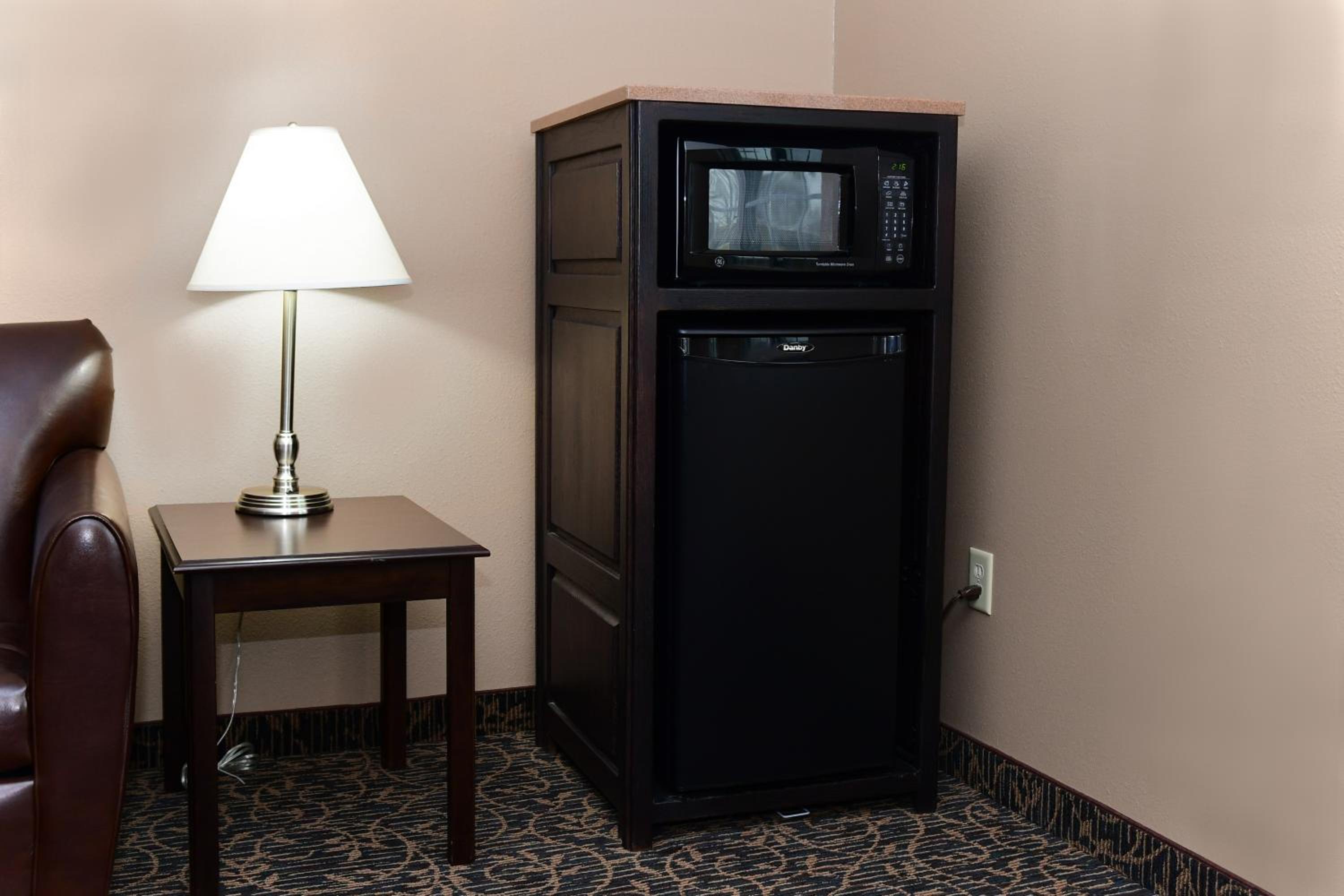 Cobblestone Inn & Suites - Denison | Majestic Hills