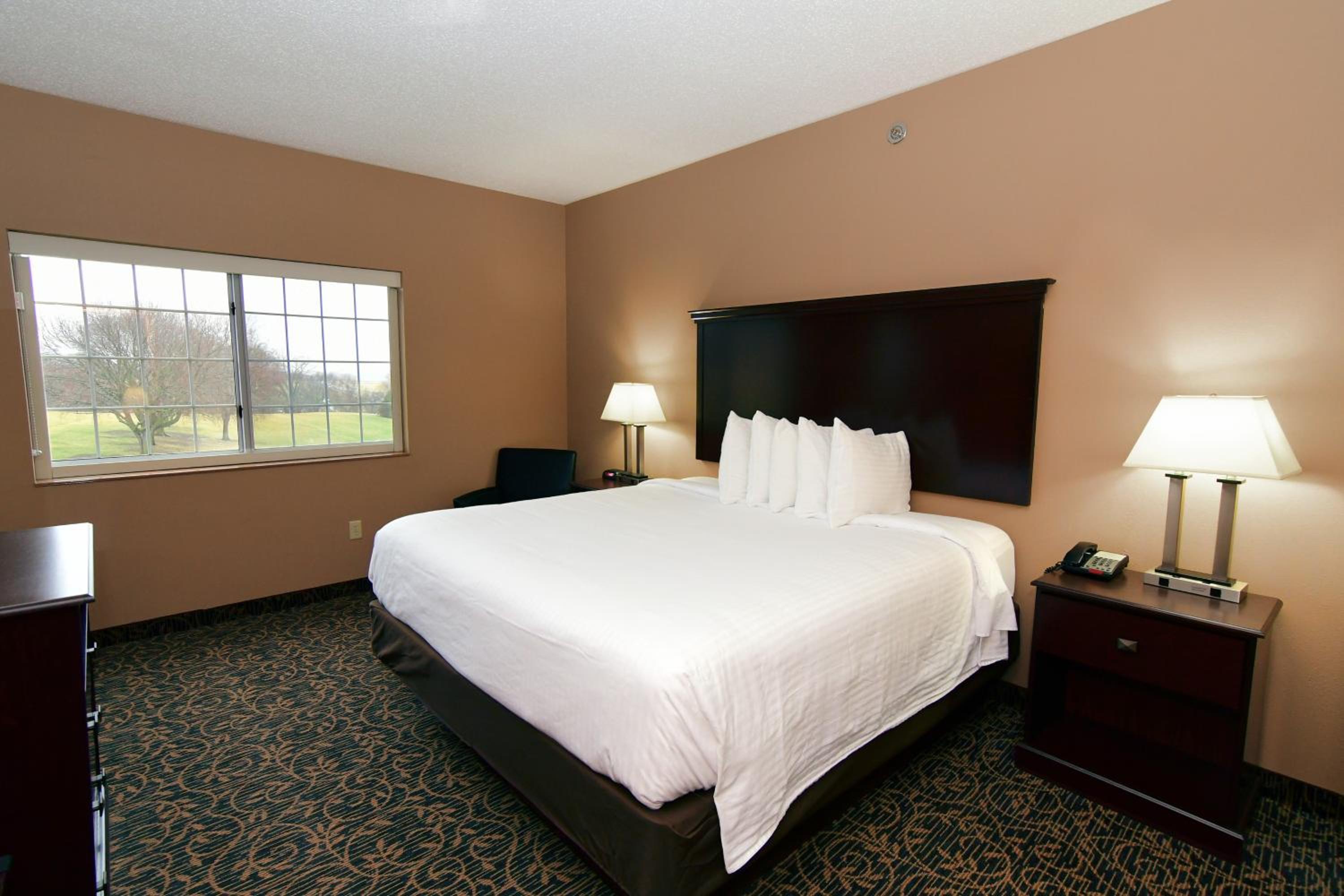 Cobblestone Inn & Suites - Denison | Majestic Hills