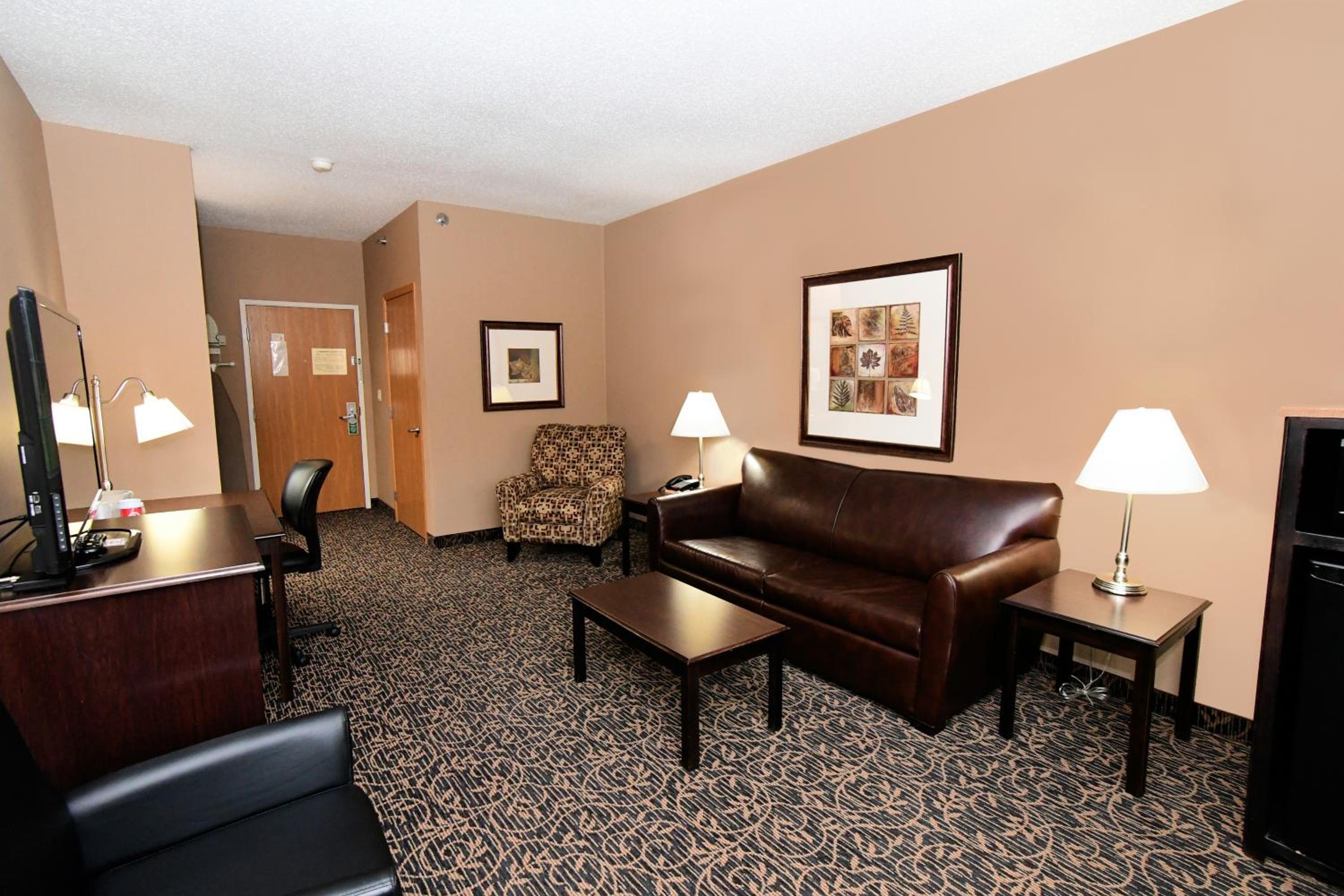 Cobblestone Inn & Suites - Denison | Majestic Hills