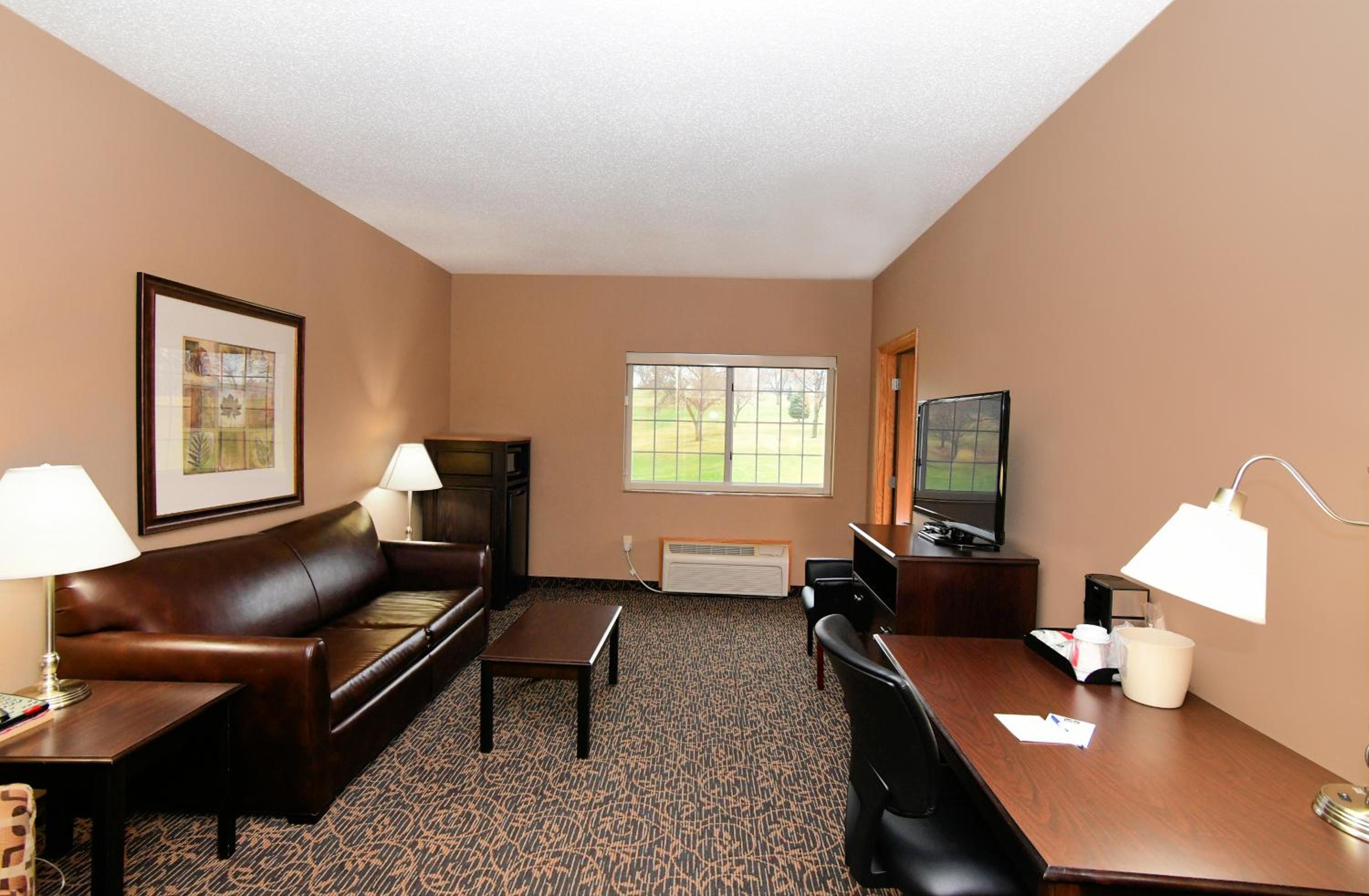 Cobblestone Inn & Suites - Denison | Majestic Hills