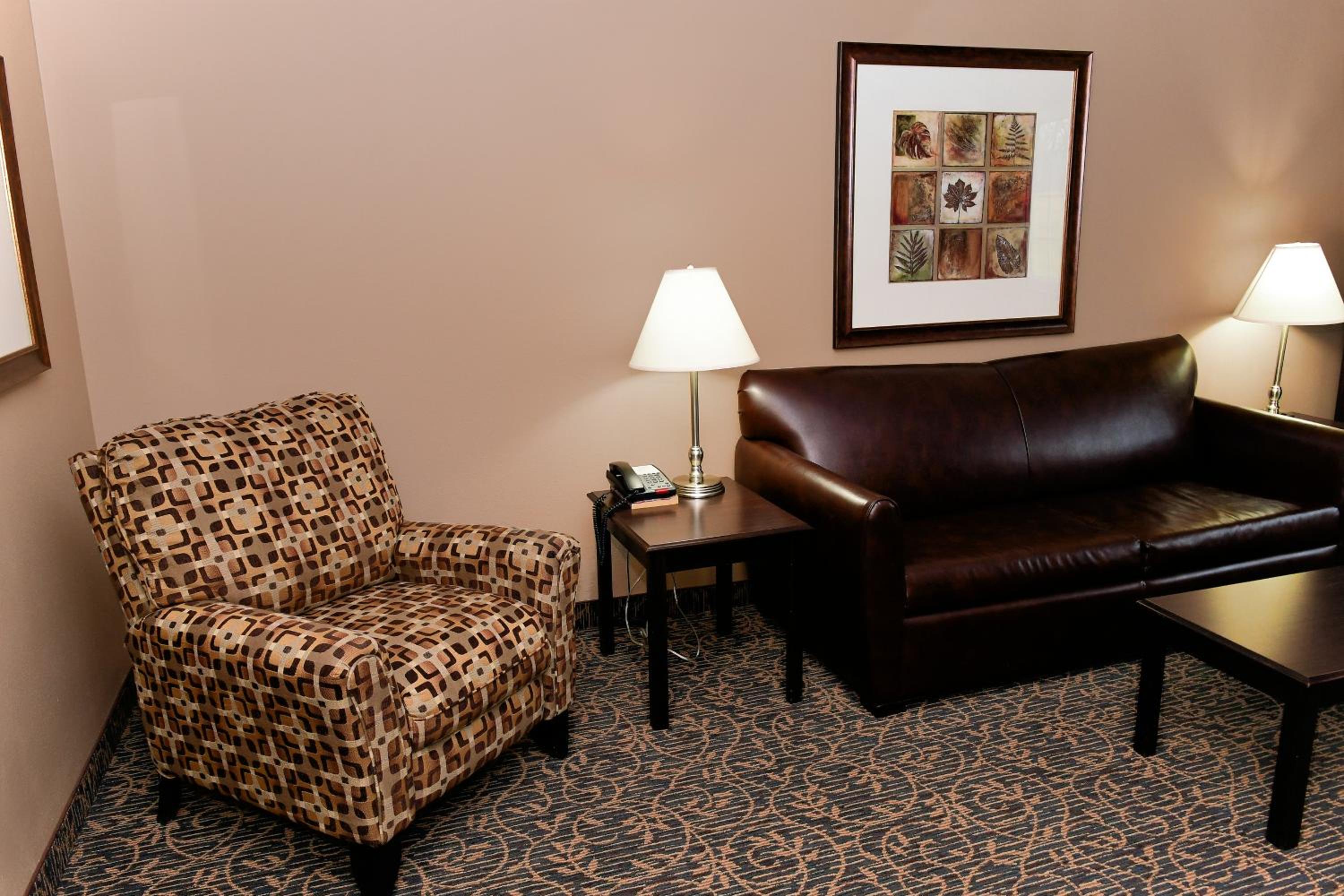 Cobblestone Inn & Suites - Denison | Majestic Hills