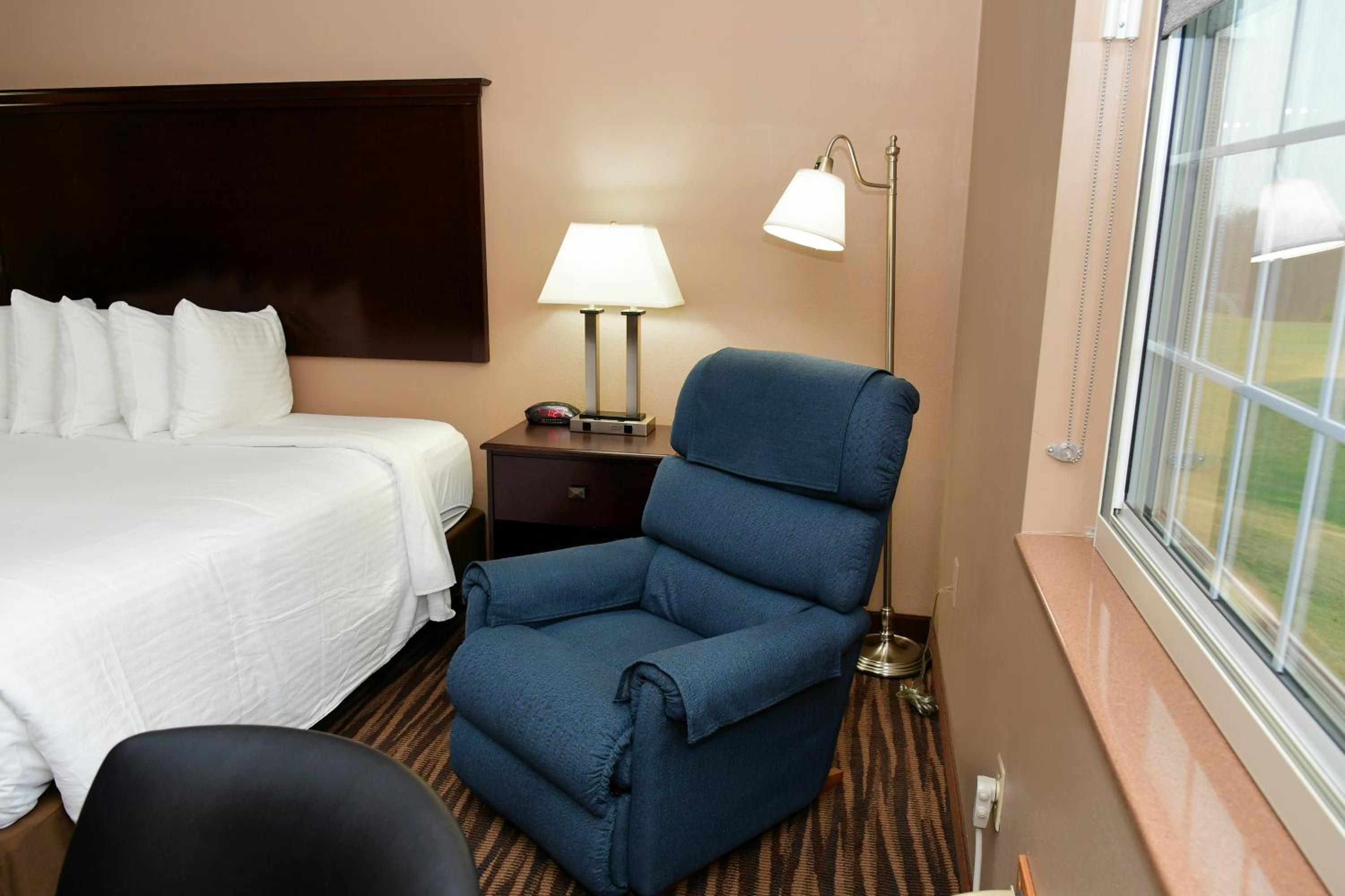 Cobblestone Inn & Suites - Denison | Majestic Hills