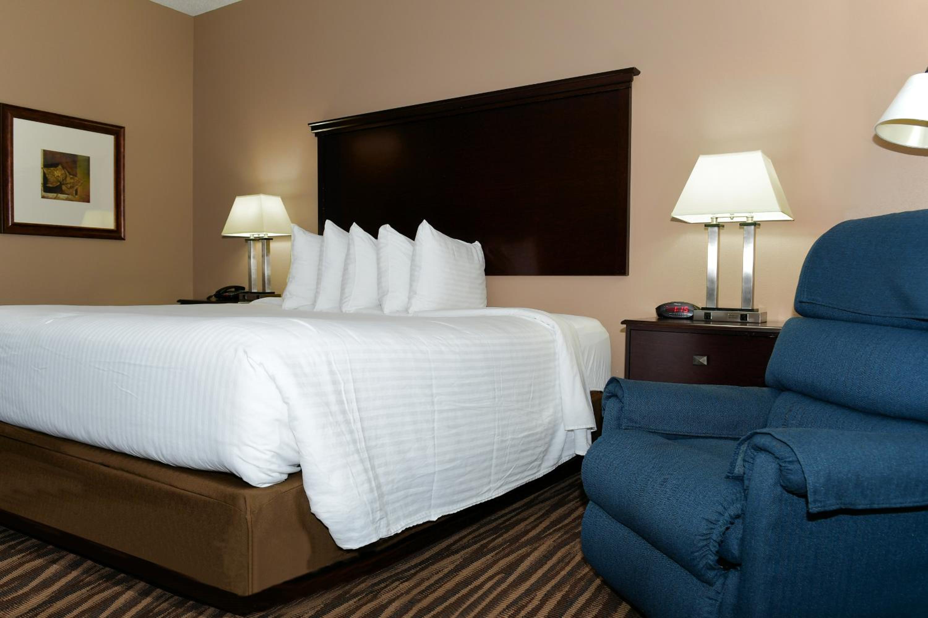 Cobblestone Inn & Suites - Denison | Majestic Hills