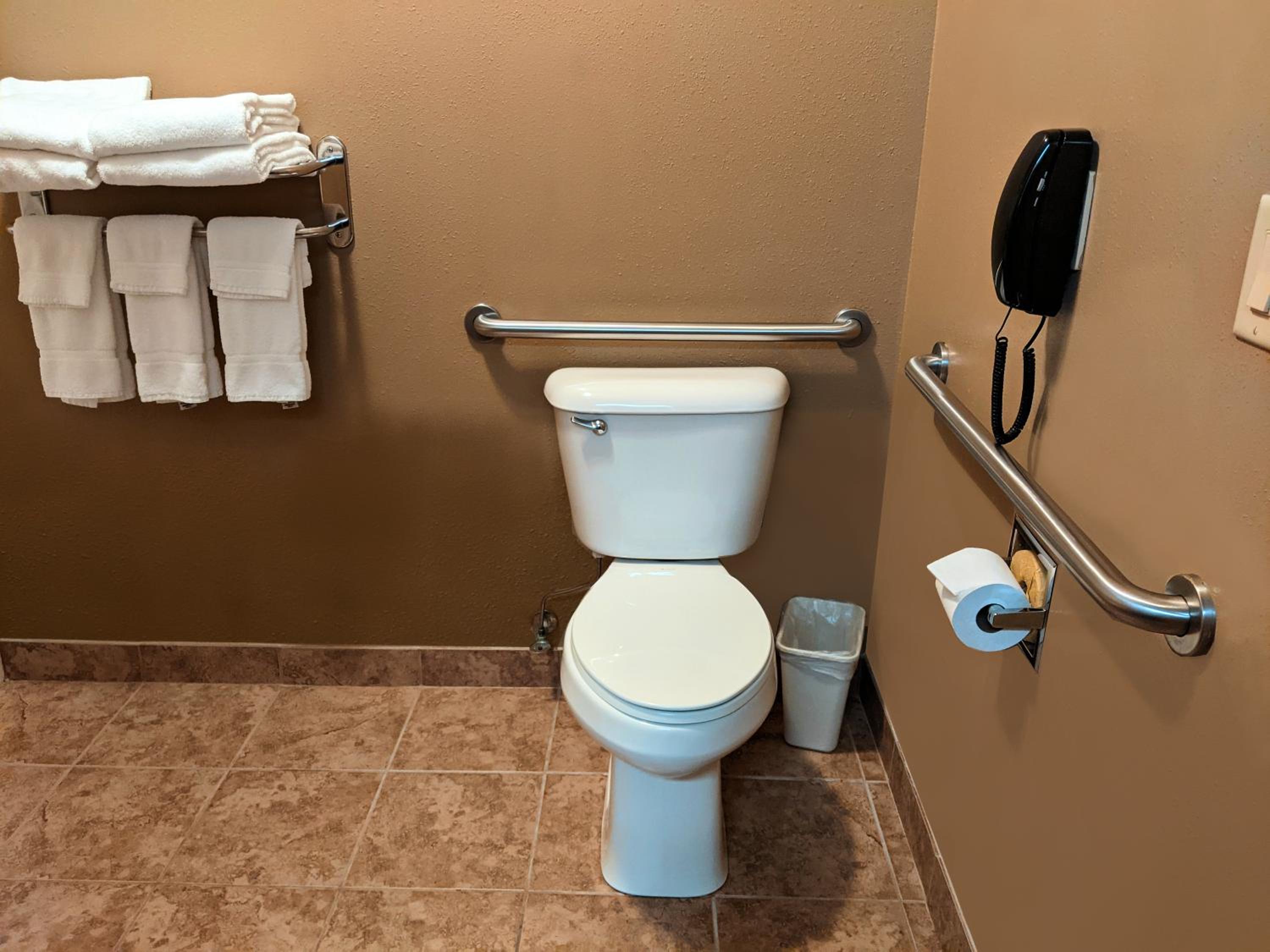 Cobblestone Inn & Suites - Denison | Majestic Hills