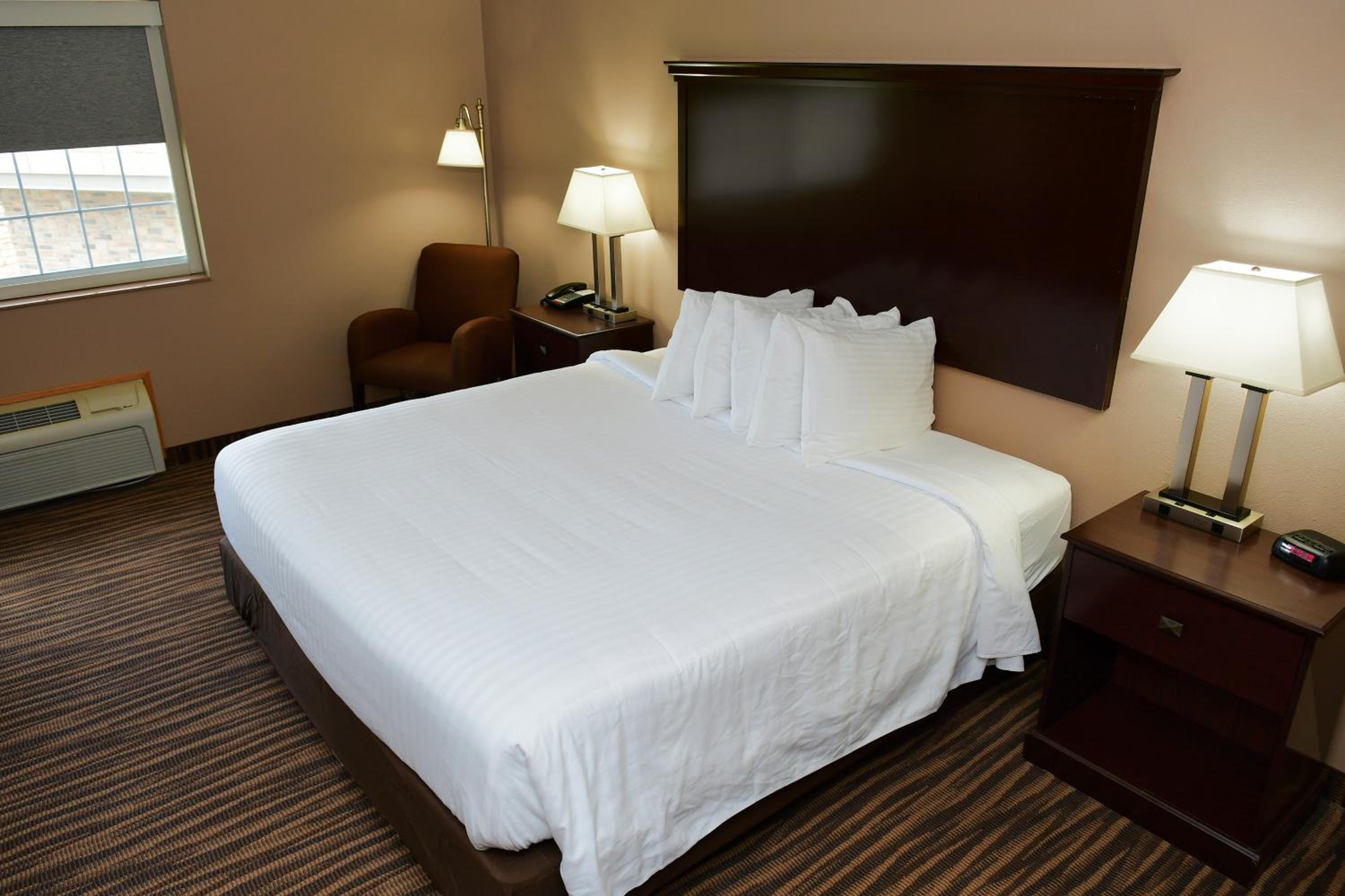 Cobblestone Inn & Suites - Denison | Majestic Hills