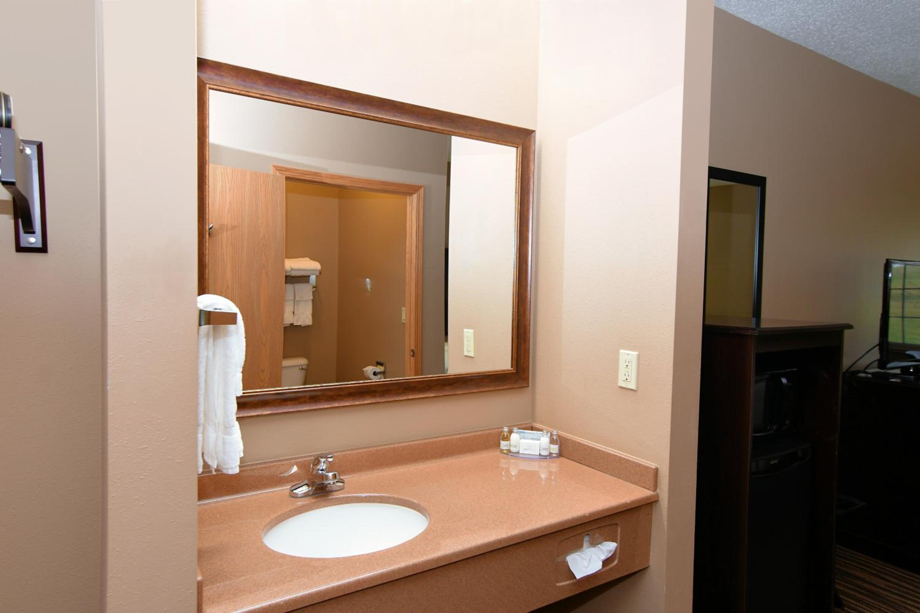 Cobblestone Inn & Suites - Denison | Majestic Hills