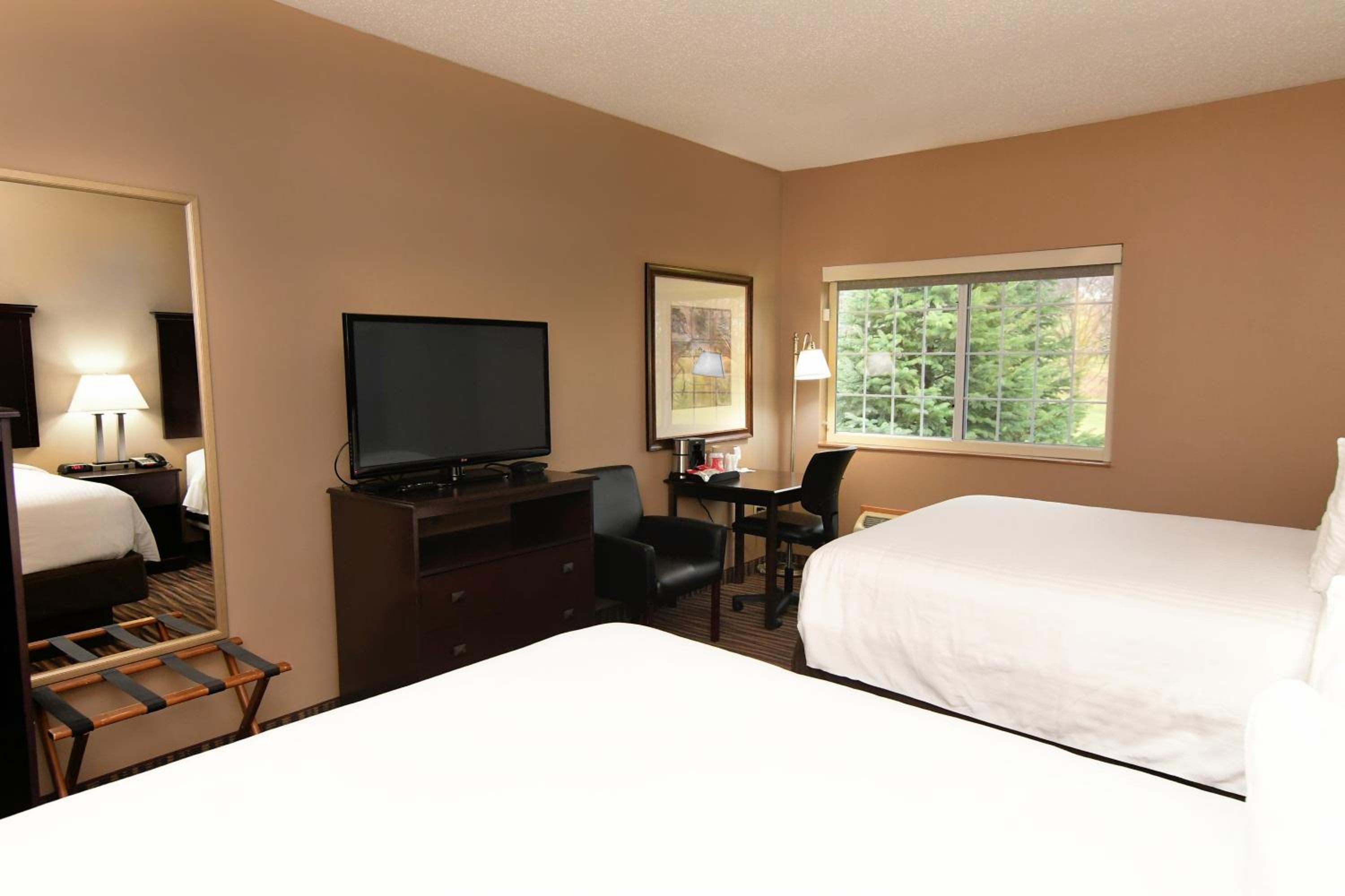 Cobblestone Inn & Suites - Denison | Majestic Hills