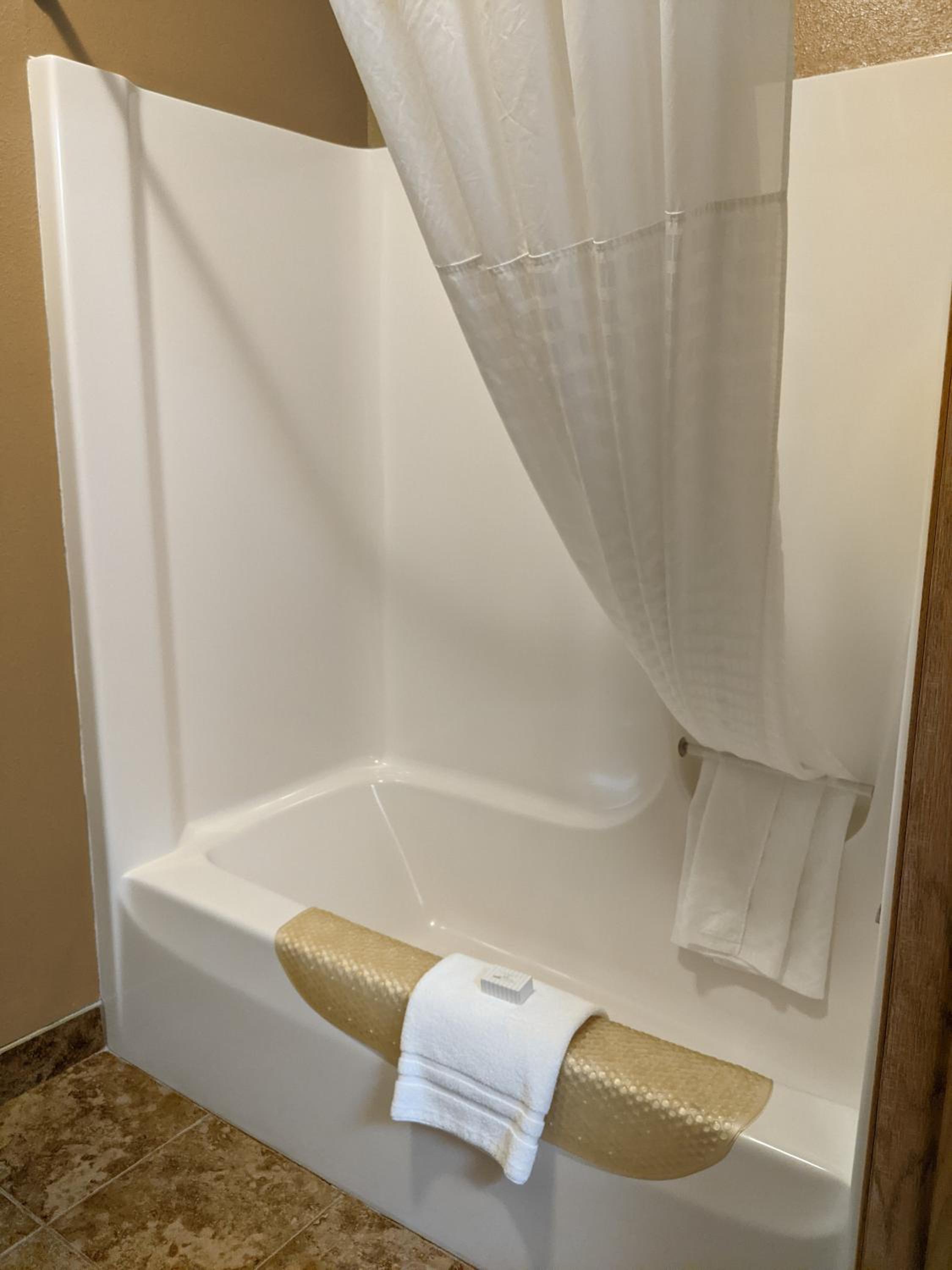 Cobblestone Inn & Suites - Denison | Majestic Hills