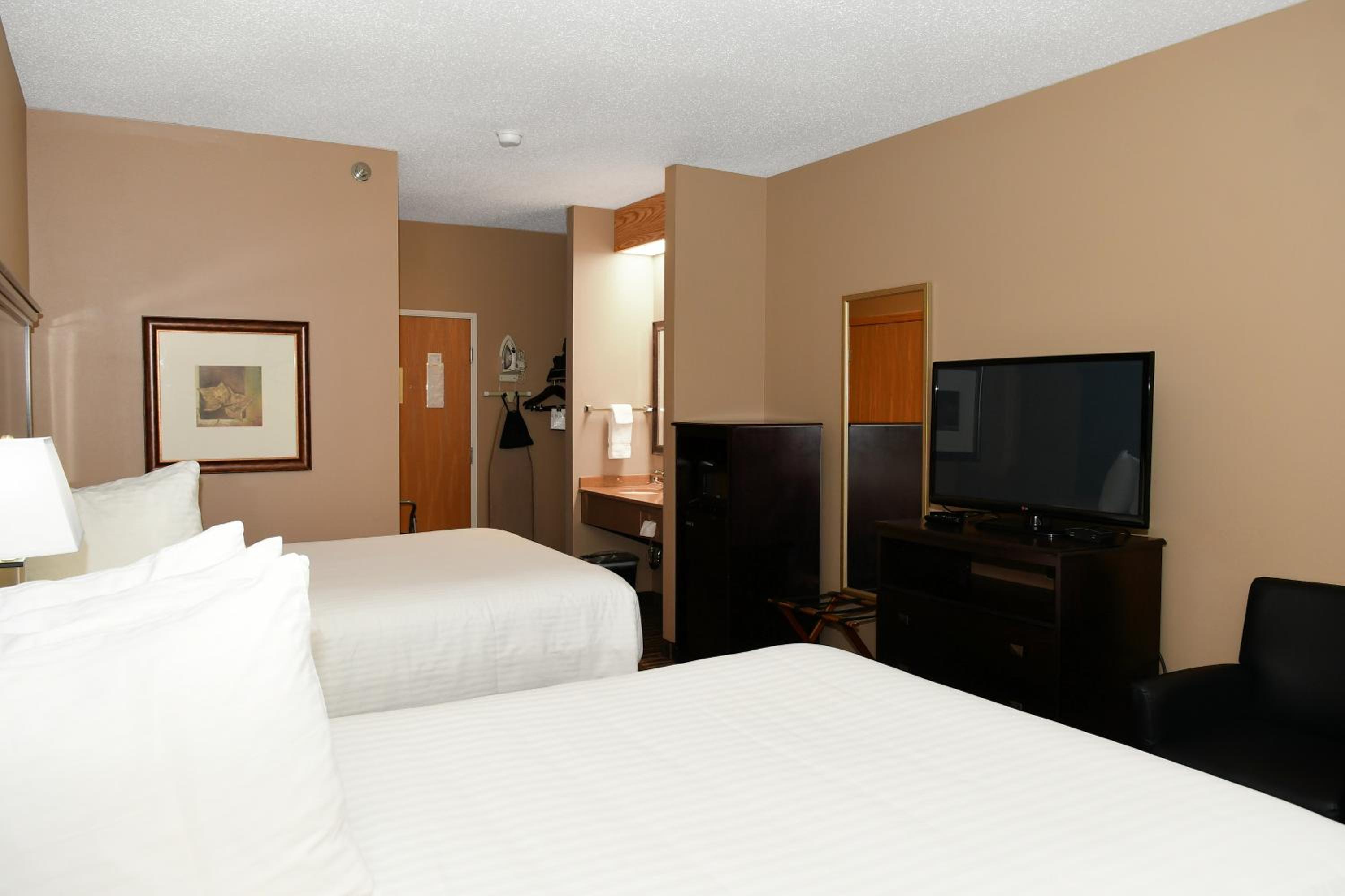 Cobblestone Inn & Suites - Denison | Majestic Hills
