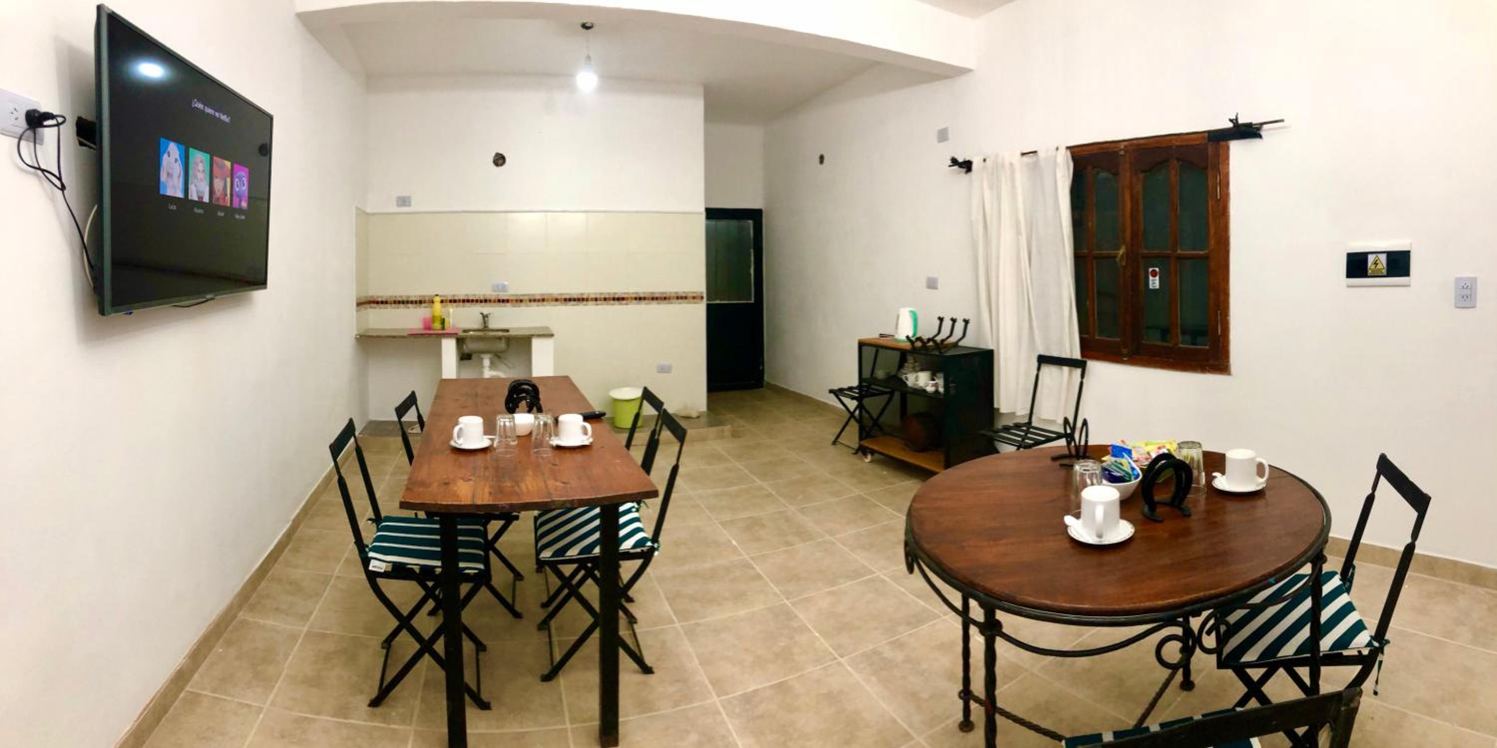 Hostal Los Faroles Chicoana