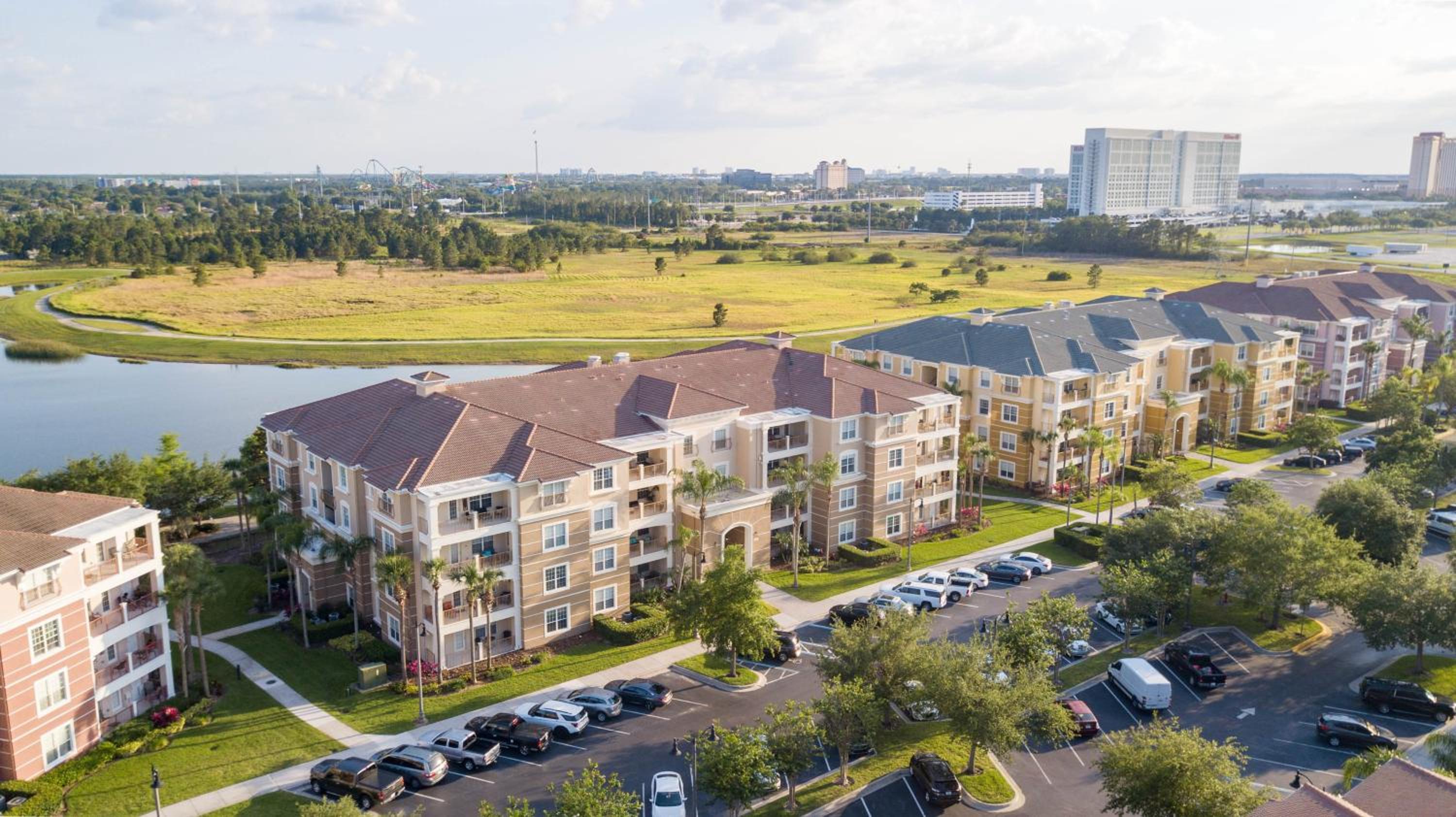 DISNEY PARKS- International Dr - Orlando Luxury Condominium- Fully Equipped - 3bed & 2 bath-
