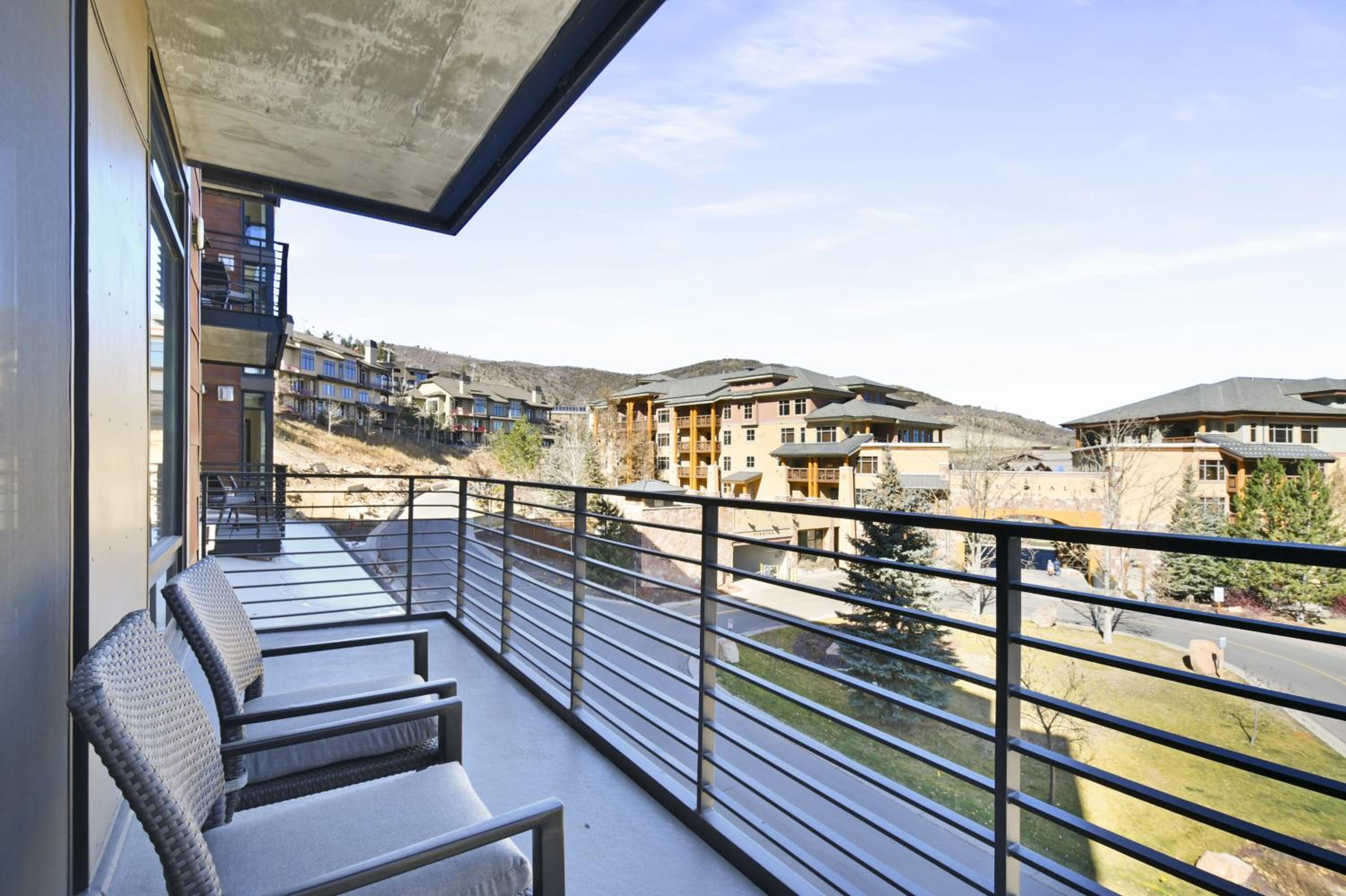 Luxury 2 BR in Canyons Village - Walk to Slopes