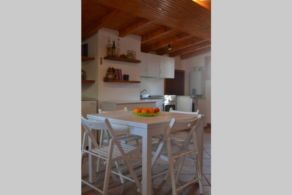 Como Lakeside Cottage - Lakefront private garden with private access to the lake view 2