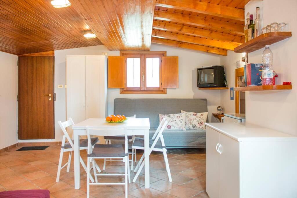 Como Lakeside Cottage - Lakefront private garden with private access to the lake view 5
