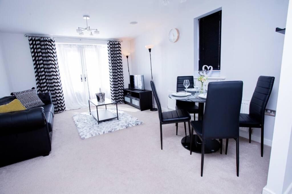 Mills Apartment - Two bedroom en-suite apartment view 3