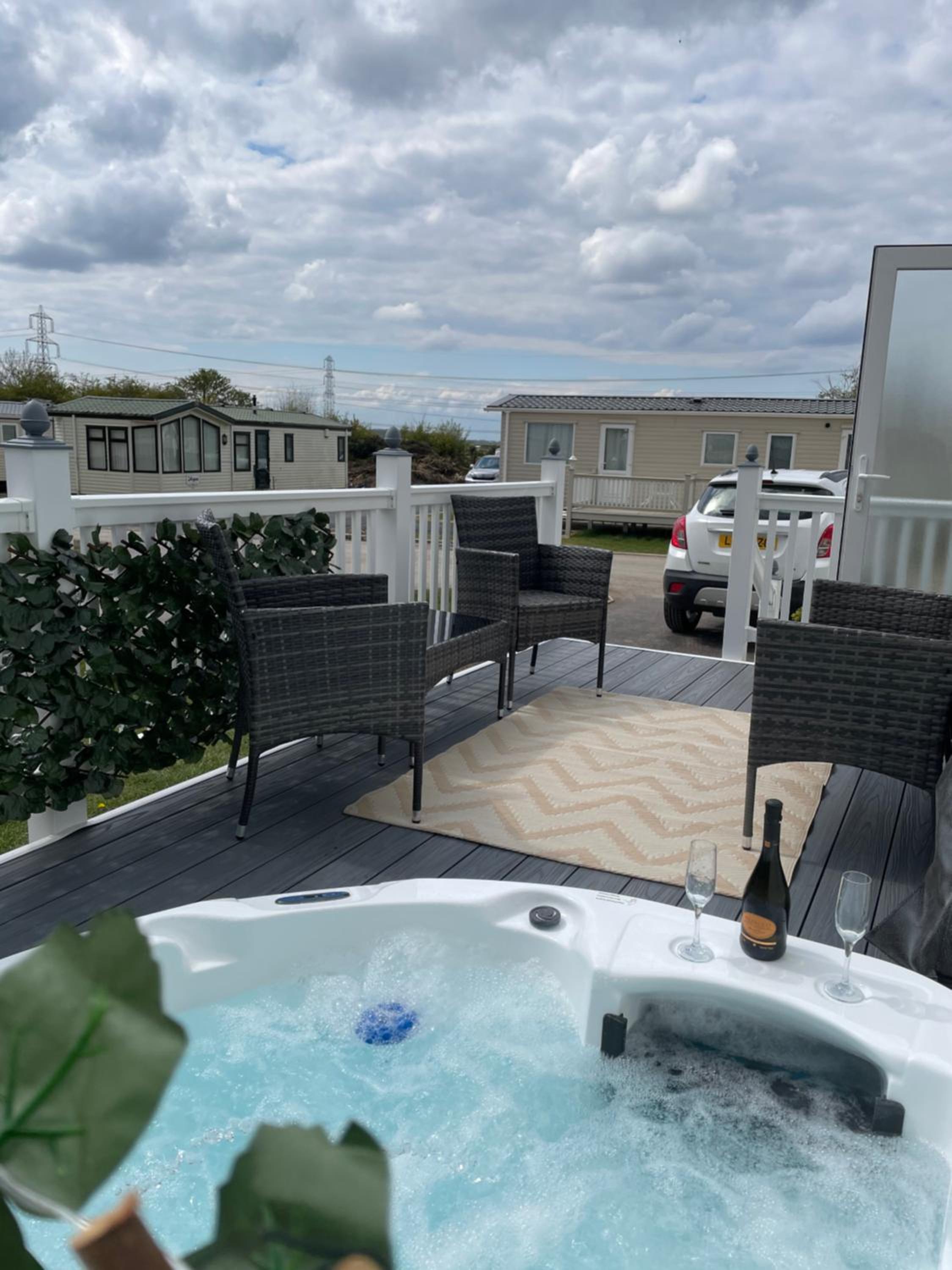 Hutchinson's Willerby Kelston with Hot tub view 5