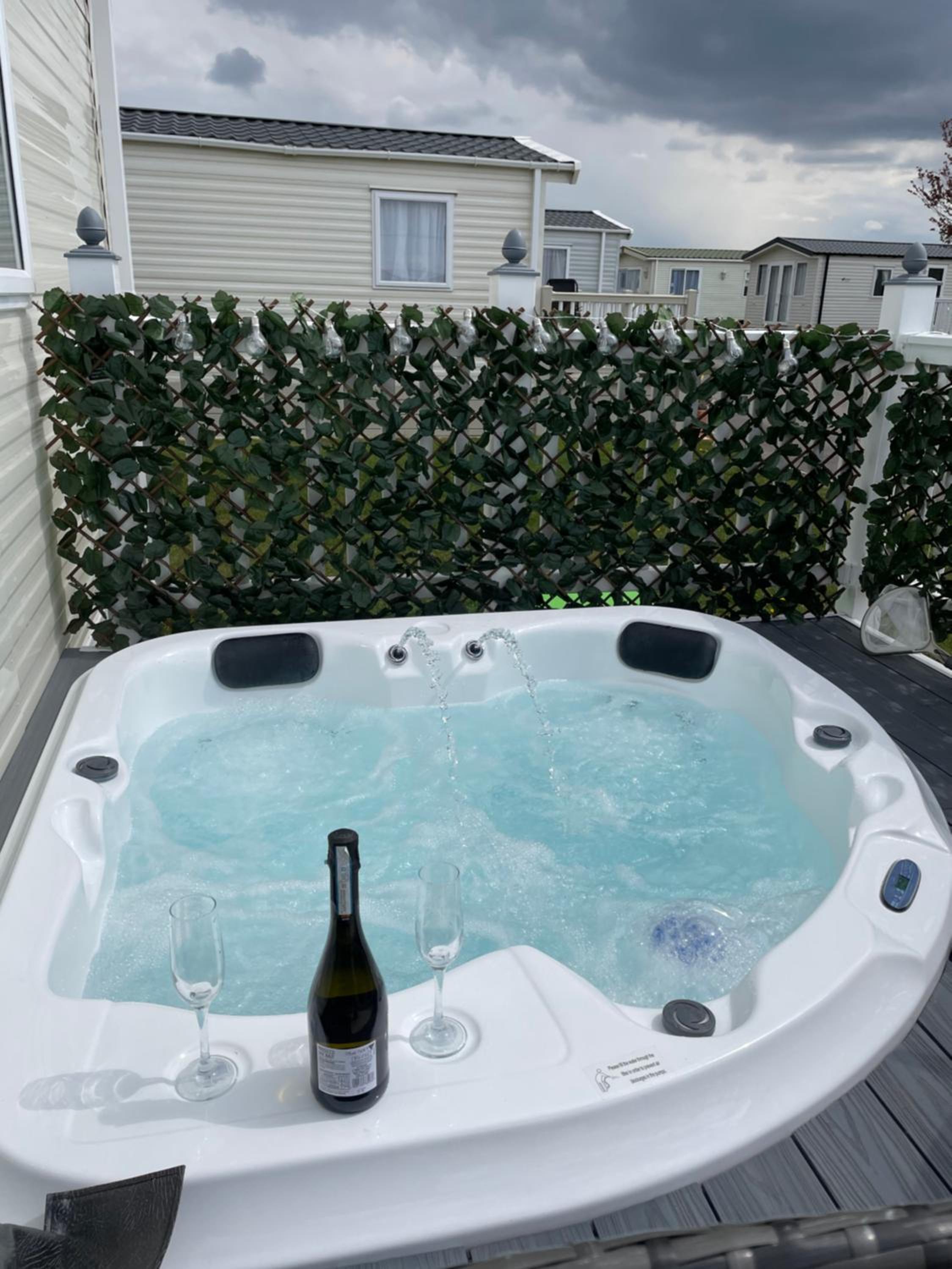 Hutchinson's Willerby Kelston with Hot tub view 4