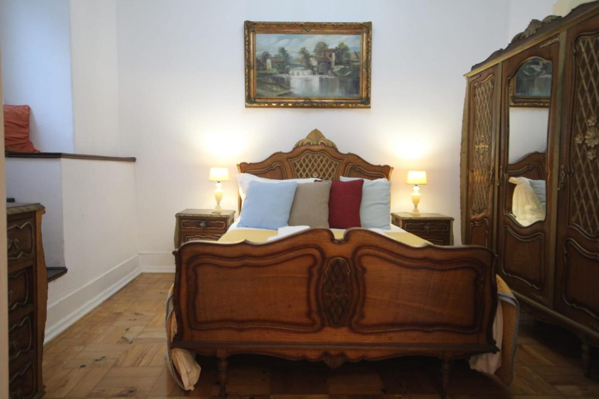 Antique M1 R1 - Amazing Double Room with shared Bathroom in Marques Pombal view 4