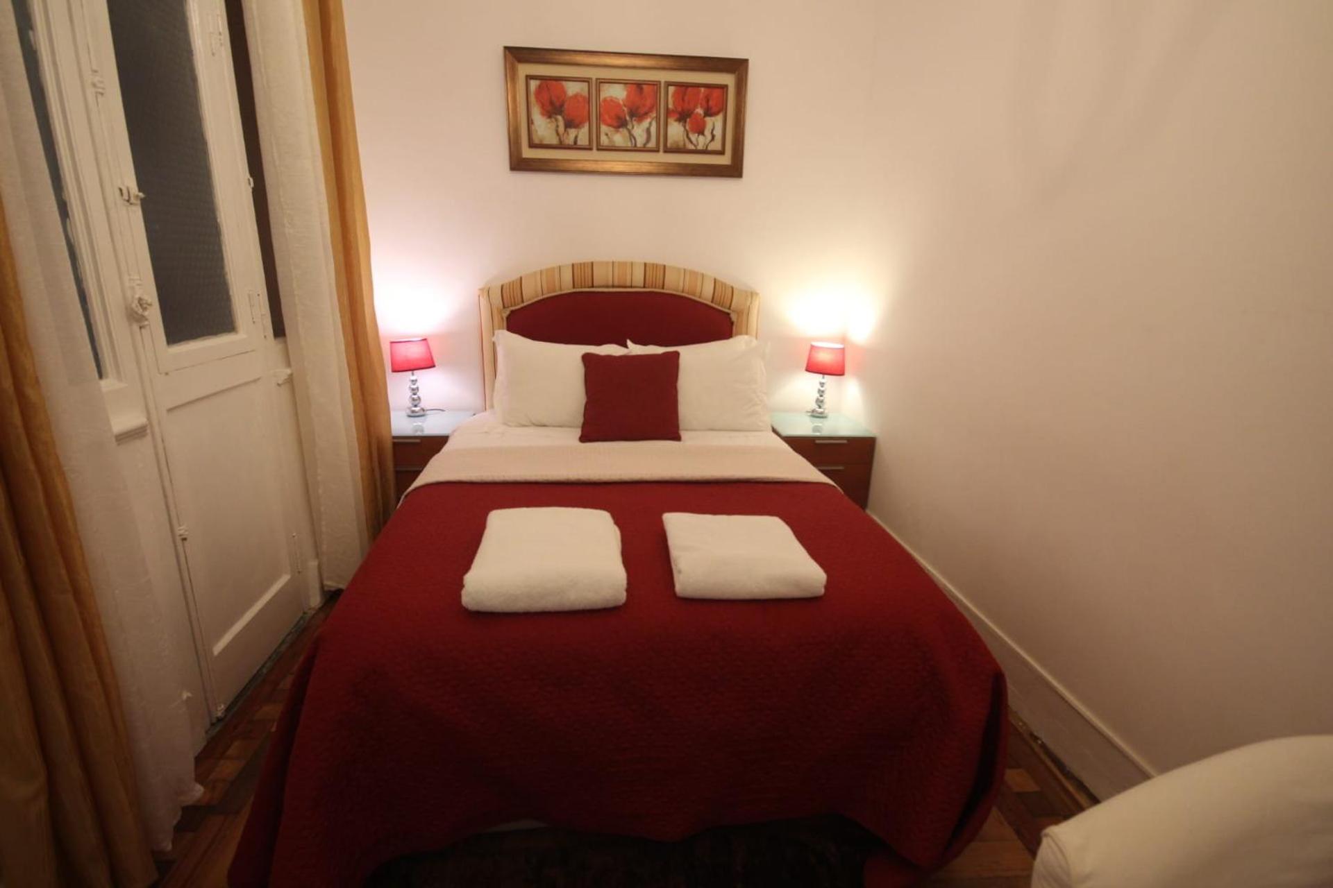 Bordeaux M1 R3 - Nice & Comfortable Double Room with Private Patio & Shared Bathroom view 5