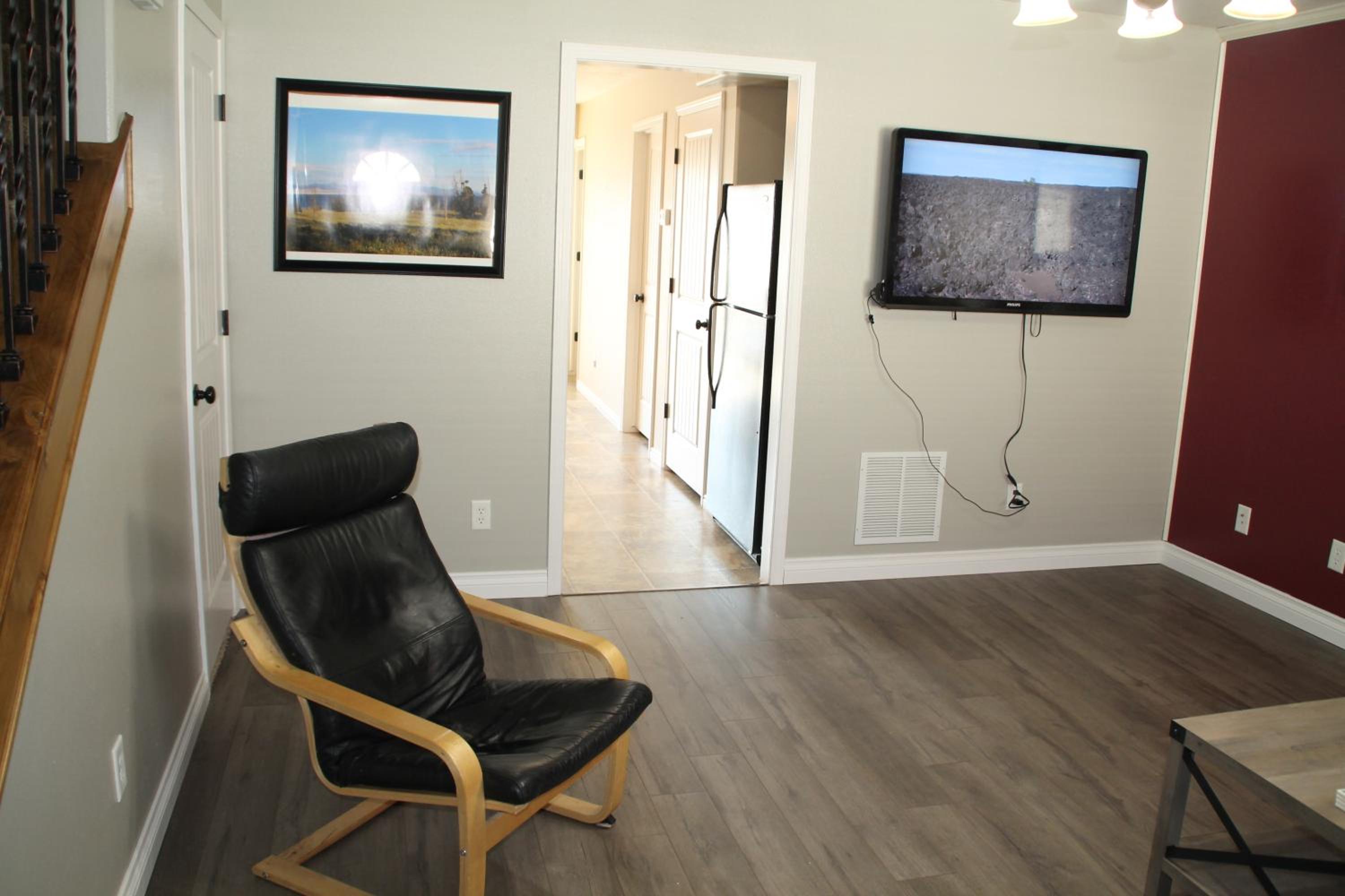 3 queen beds, 1 twin bed, 2 rooms, 1 and a half bath, self check-in, flexcation equipped view 4
